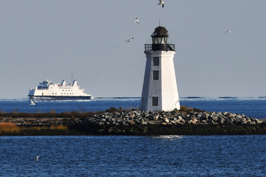 Four people rescued after boat capsizes off Connecticut shoreline: Official