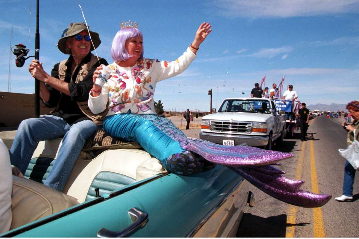 Graham Nash, of Crosby, Stills, Nash and Young with wife, Susan Nash, celebrate her Leap Year birthday at the Leap Year Capital of the World in Anthony, New Mexico, February 29, 2000.