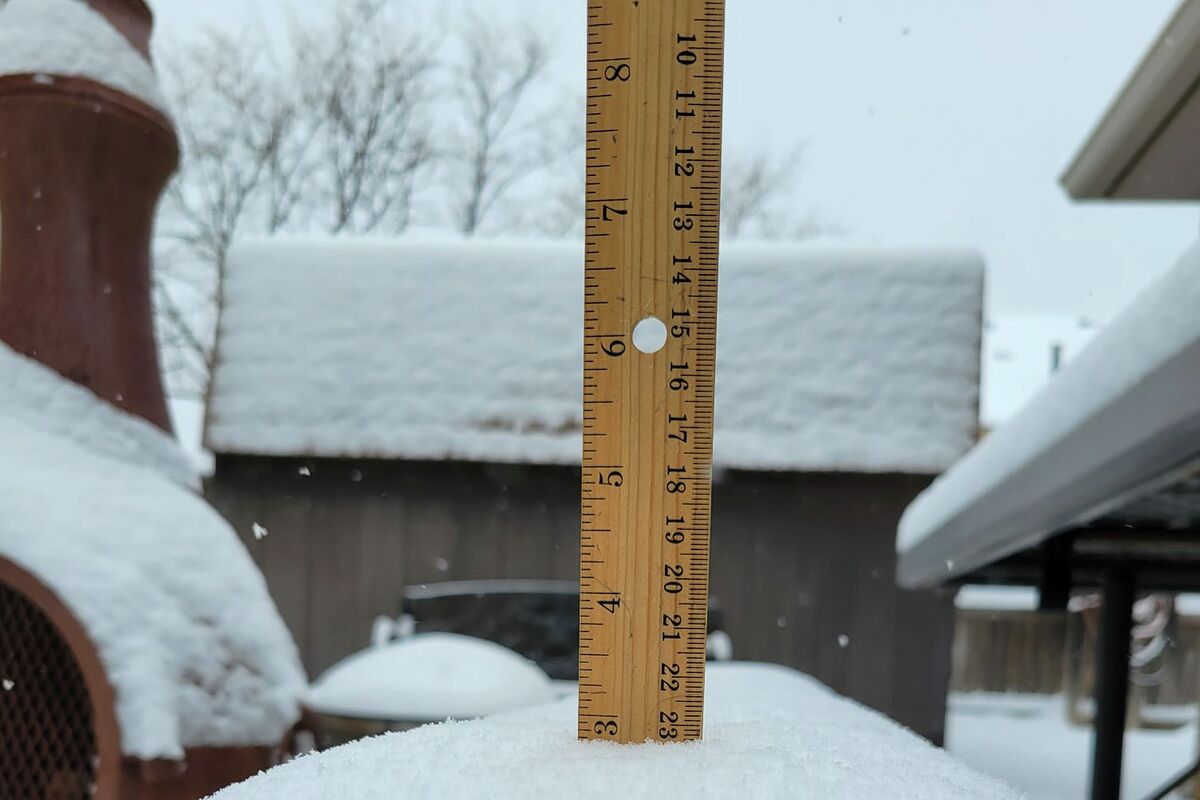 Texas sees weather extremes as snow falls near fires