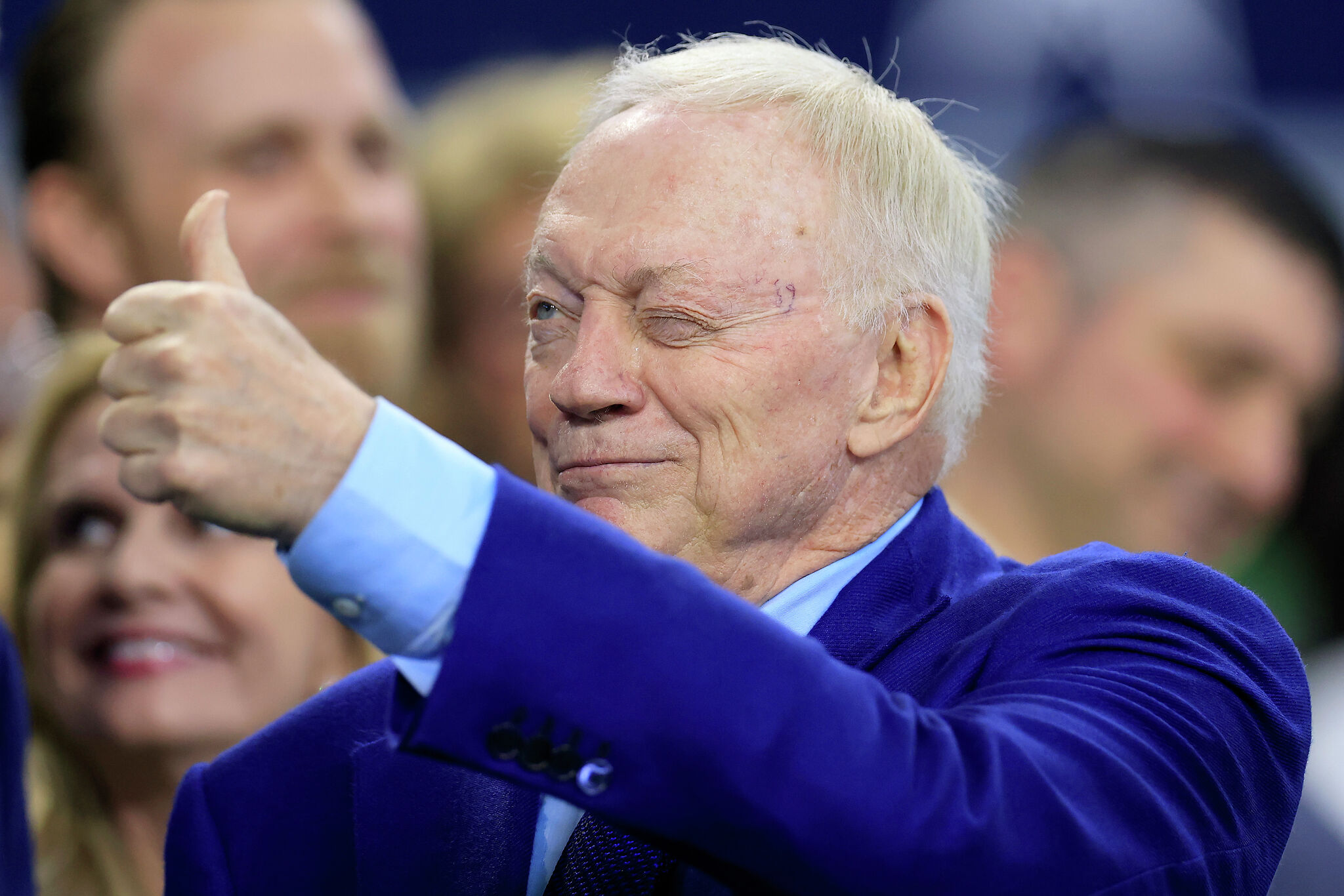 Cowboys owner Jerry Jones makes cameo on 'Landman'(08)