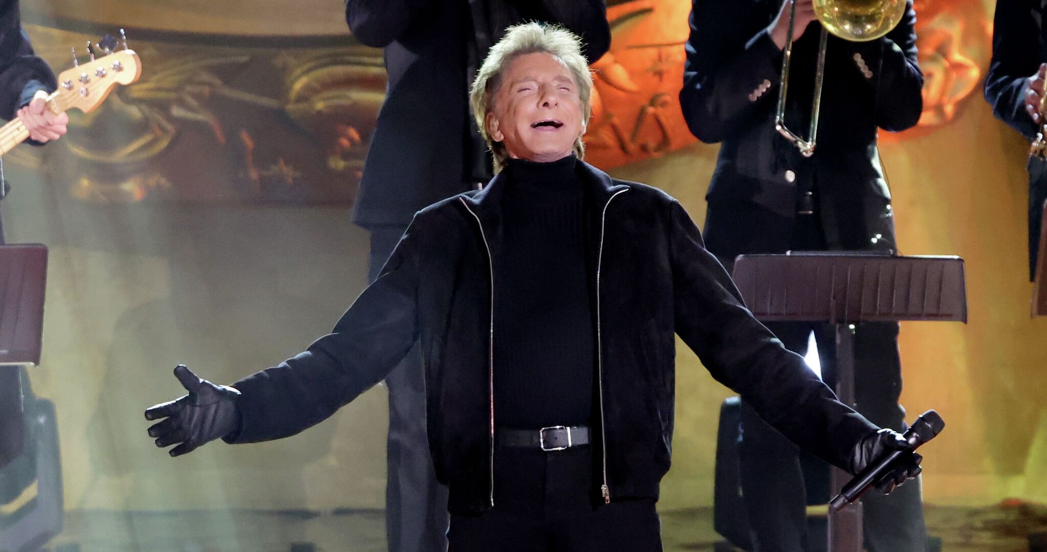 Barry Manilow announces San Antonio concert date