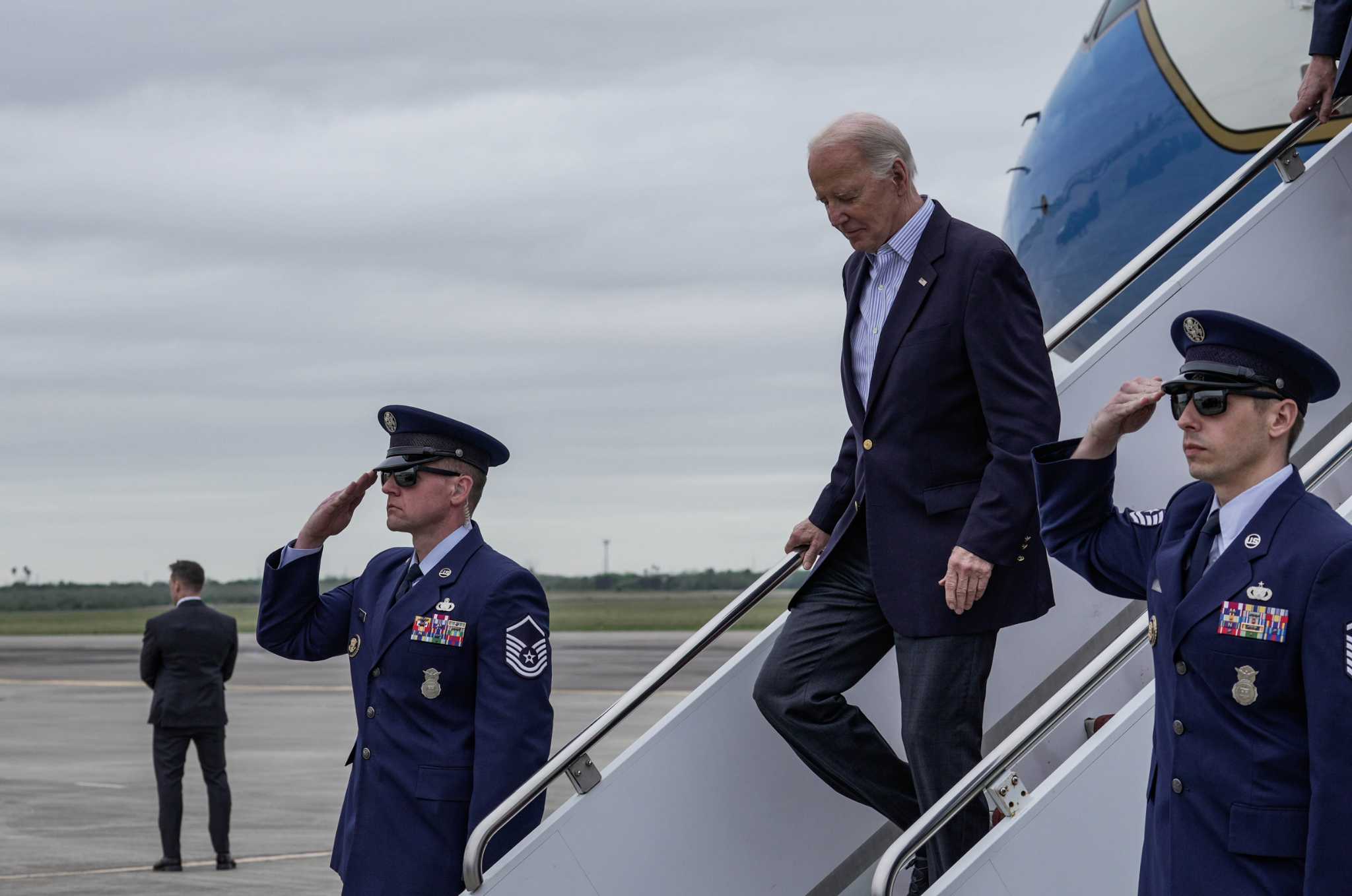At Texas border Biden urges GOP to revive dormant immigration deal