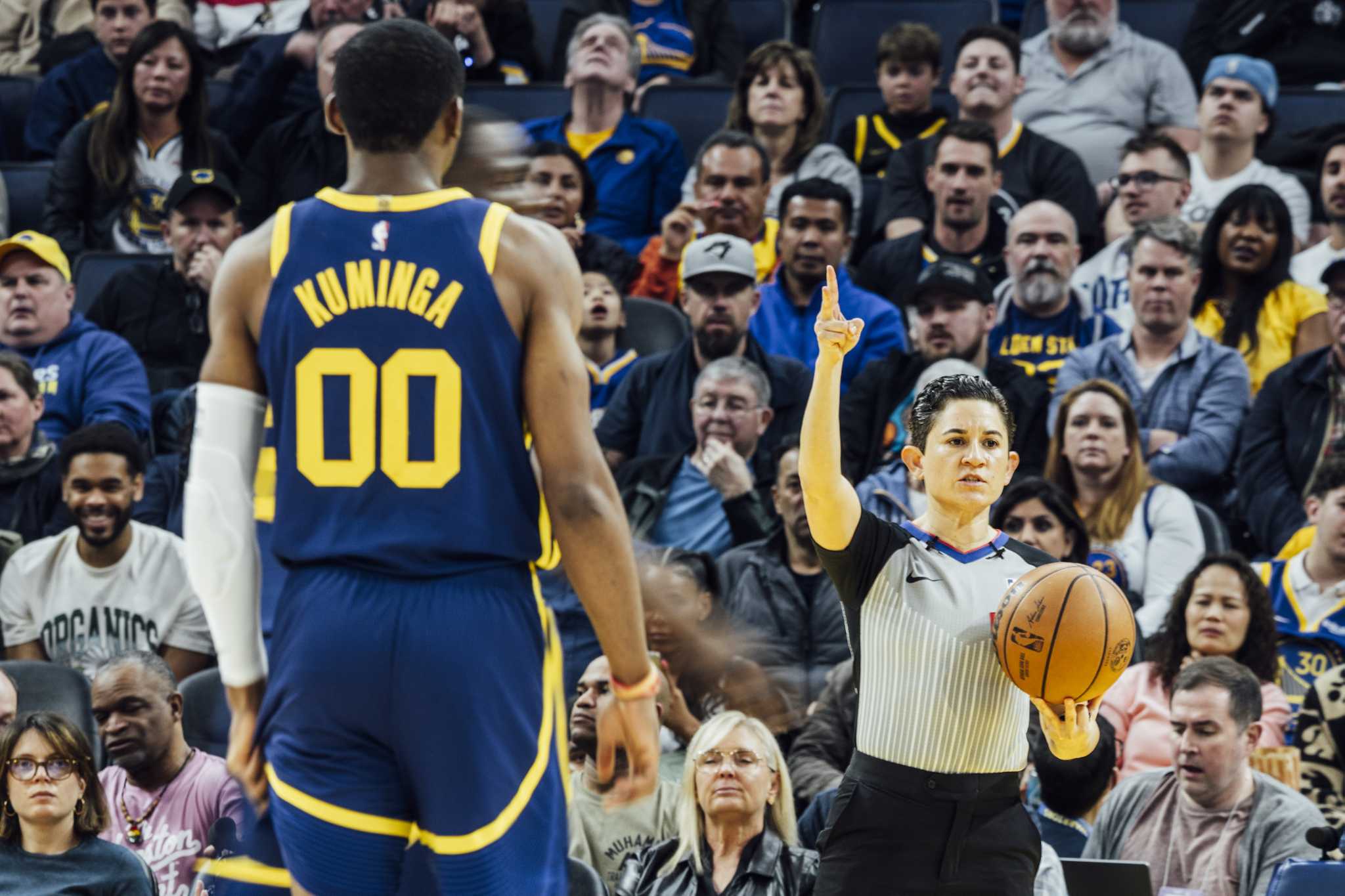 NBA’s first nonbinary referee, Che Flores, is choosing visibility