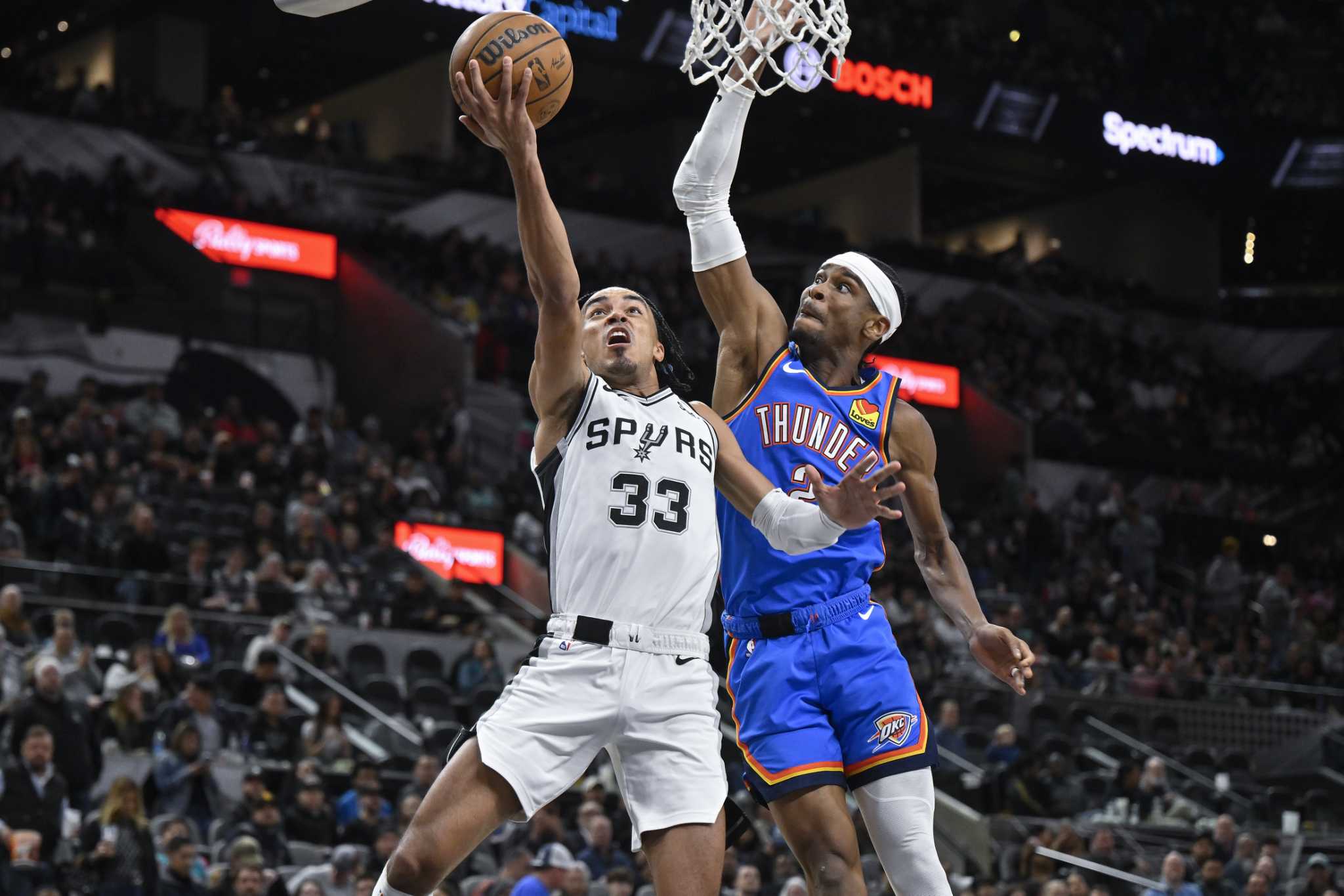 Spurs' Tre Jones shakes off questionable call in upset of Thunder