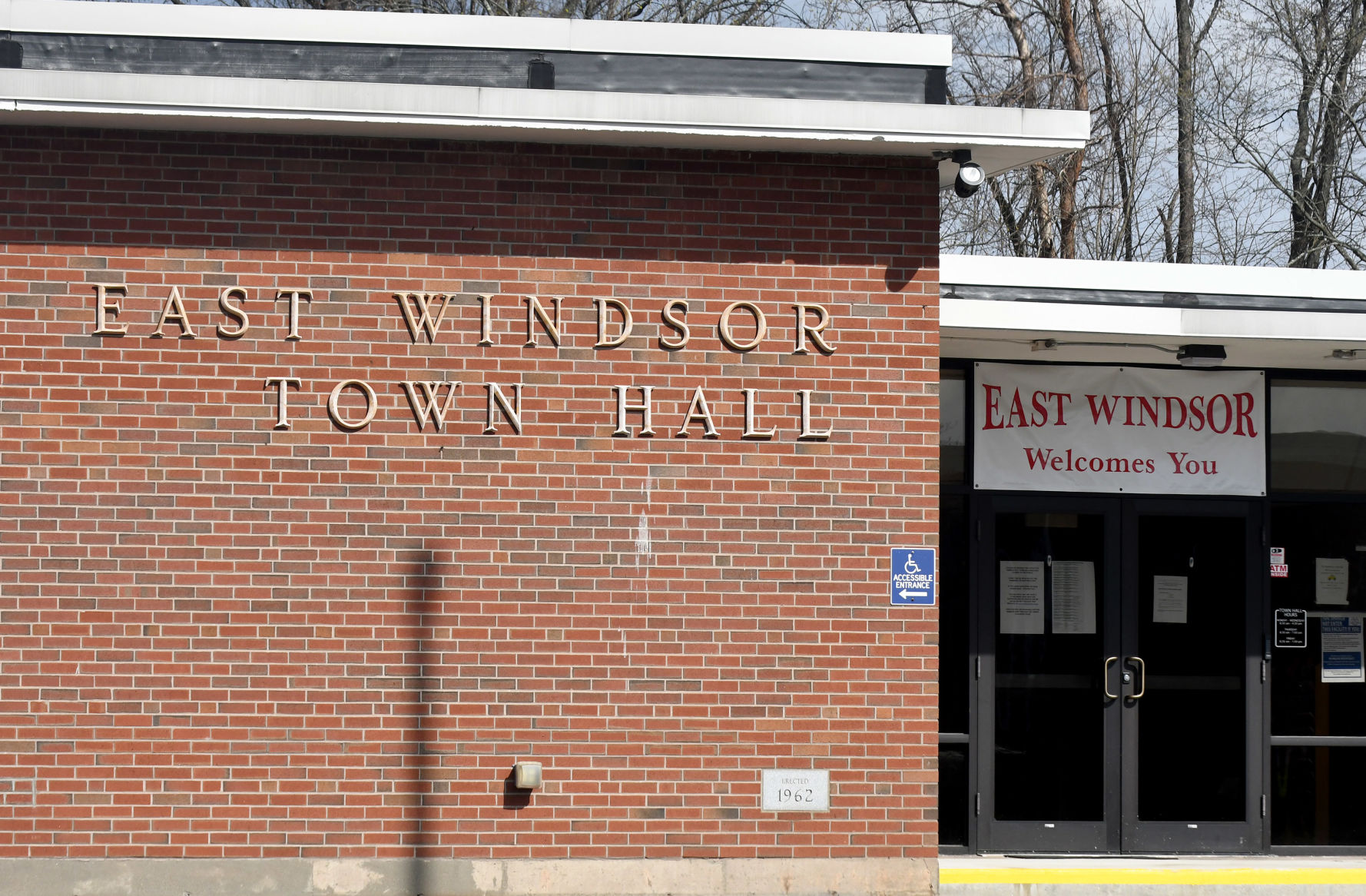 East Windsor Selectman should not represent resident in lawsuit