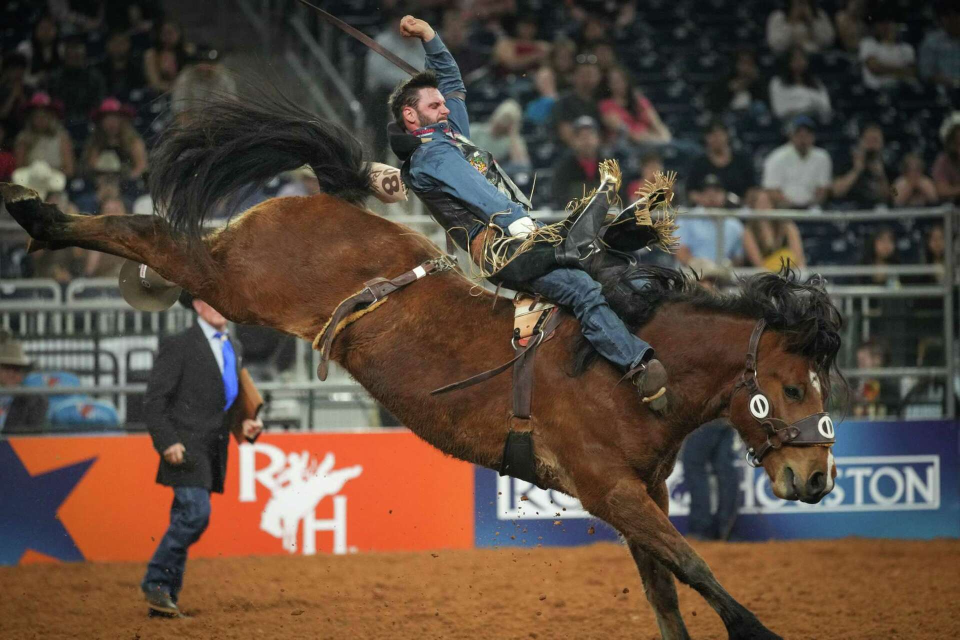 RodeoHouston Super Series II: Bull rider Jax Mills advances