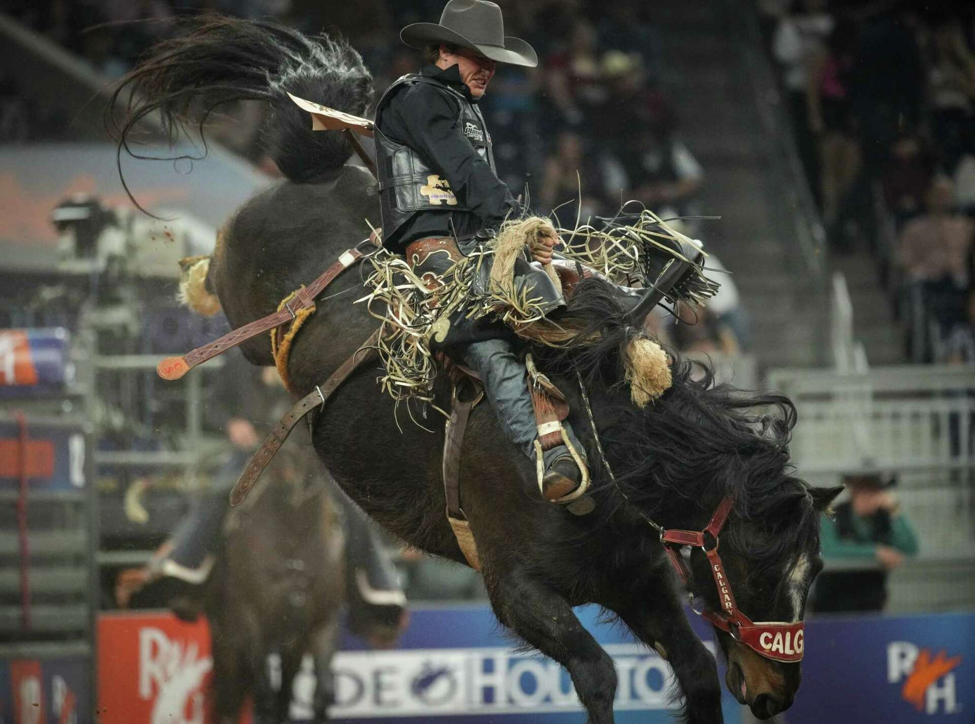RodeoHouston Super Series II: Bull rider Jax Mills advances