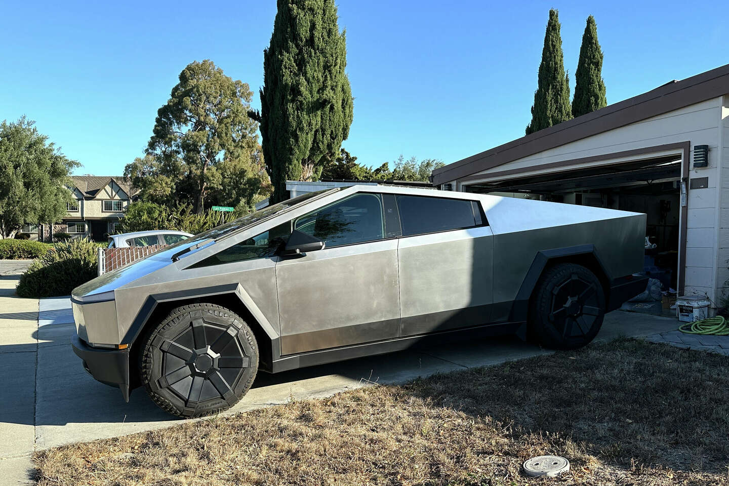 'Apocalypse-proof' Tesla Cybertruck defeated by some sand