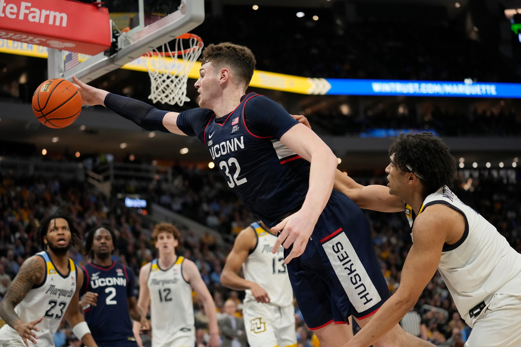 UConn Men's Basketball Team Tops Marquette Behind Karaban, Spencer