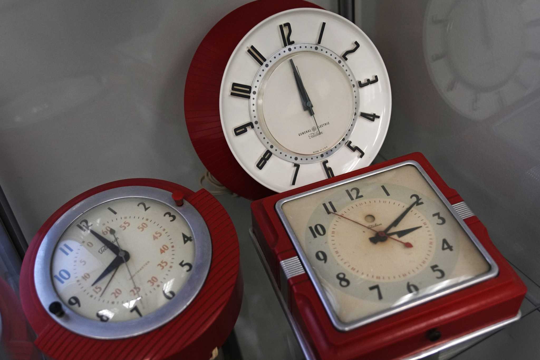 Daylight saving 2024 Time to ‘spring forward’ clocks one hour