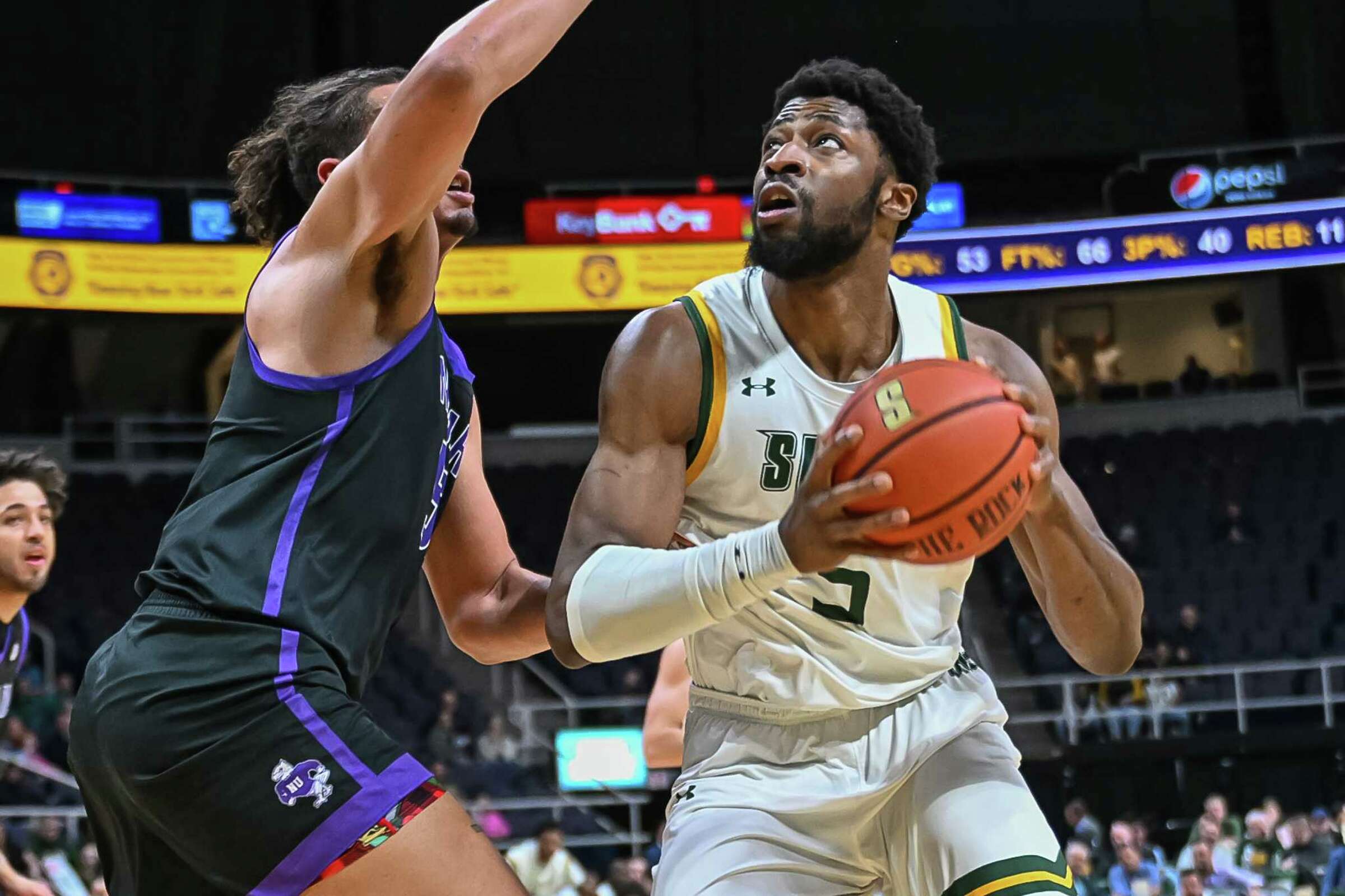 Siena men's basketball loses home finale to Niagara