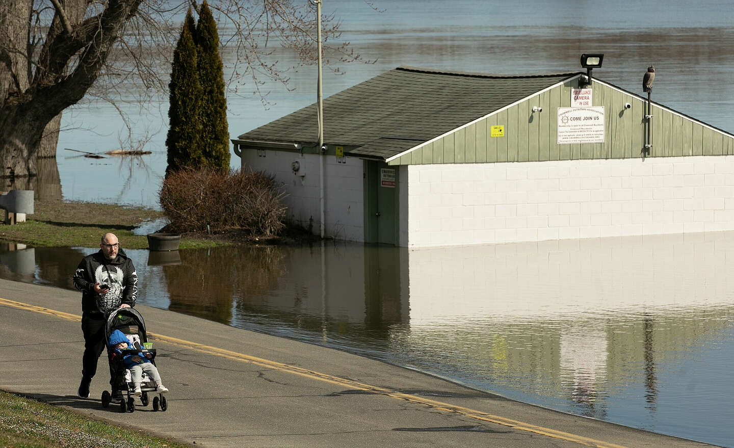 Thousands of CT power outages reported as wind gusts down trees, wires