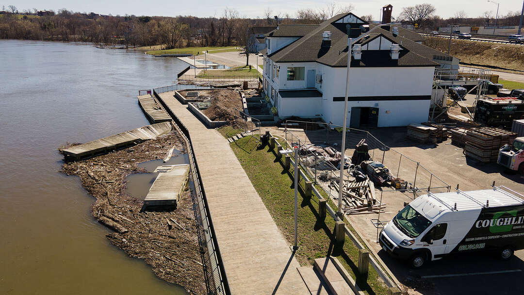 Thousands of CT power outages reported as wind gusts down trees, wires