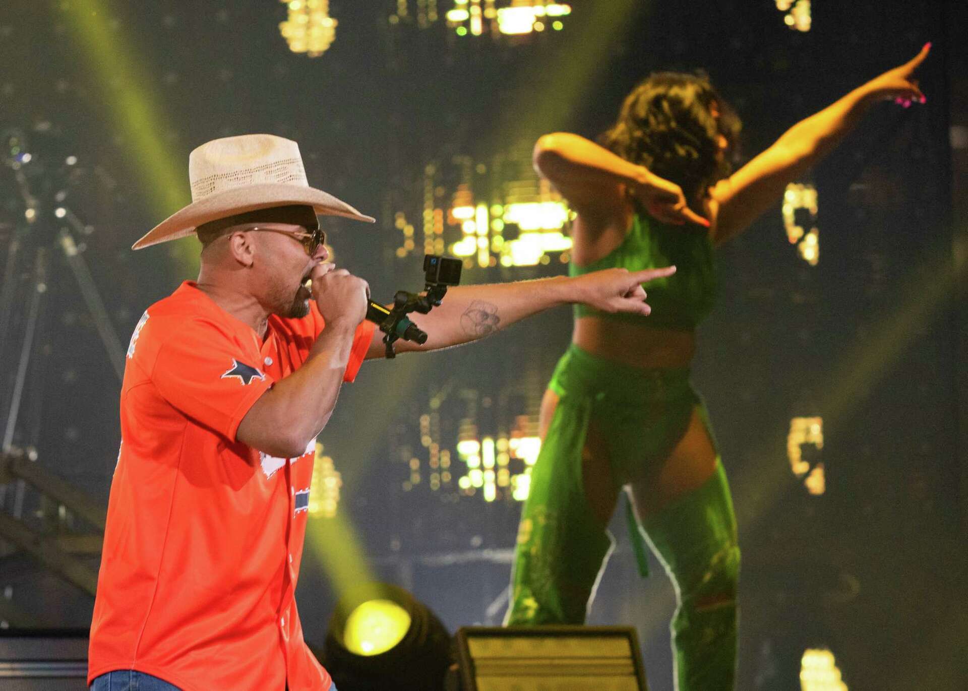 Houston Rodeo review: Major Lazer drops Beyoncé 'Texas Hold 'Em' remix