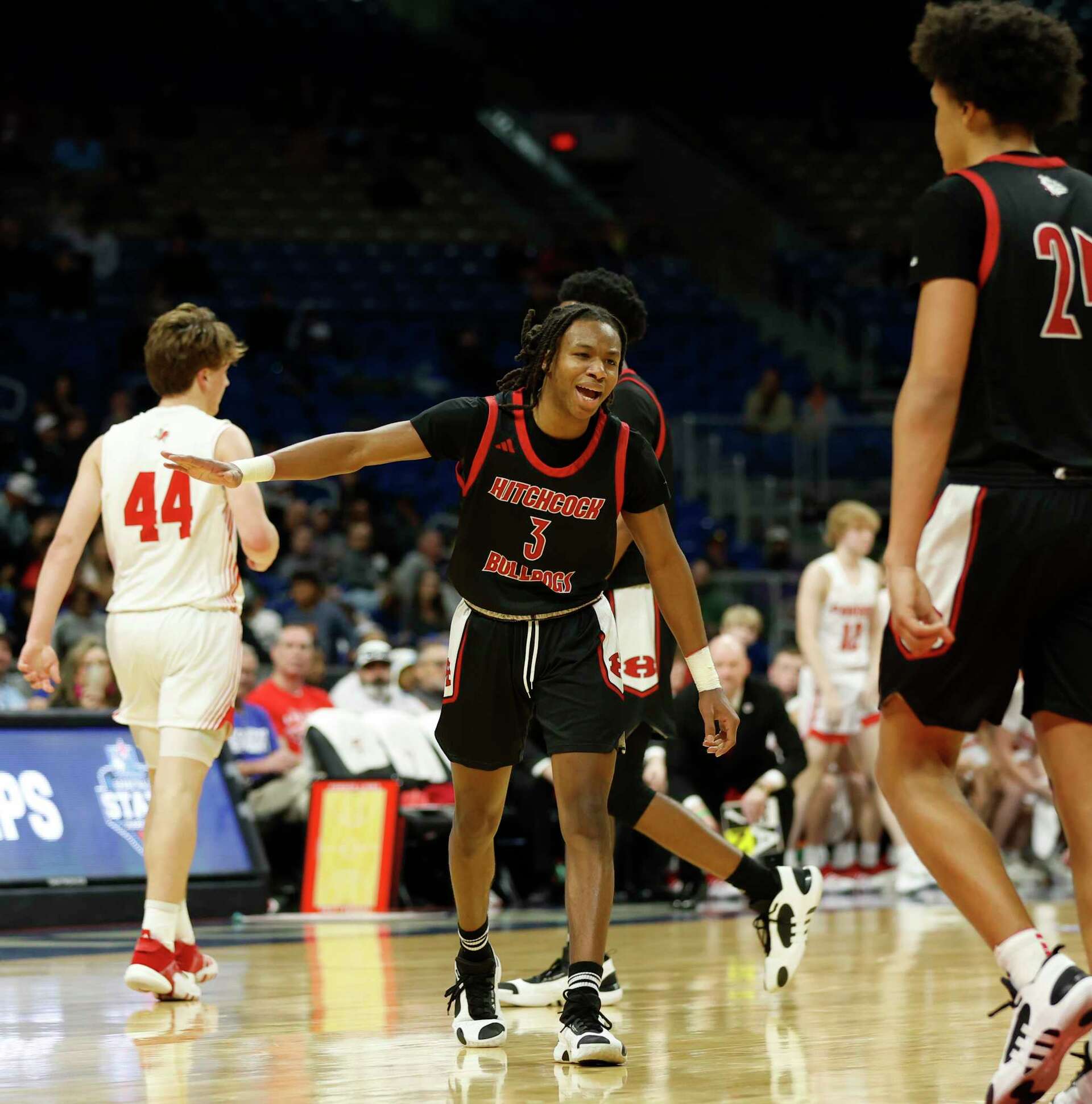 Hitchcock comes from behind to beat Ponder, claim 3A title