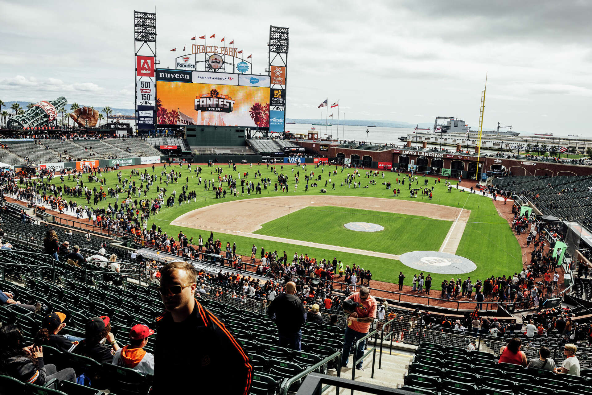 Photos S.F. Giants’ FanFest offers special access at Oracle Park