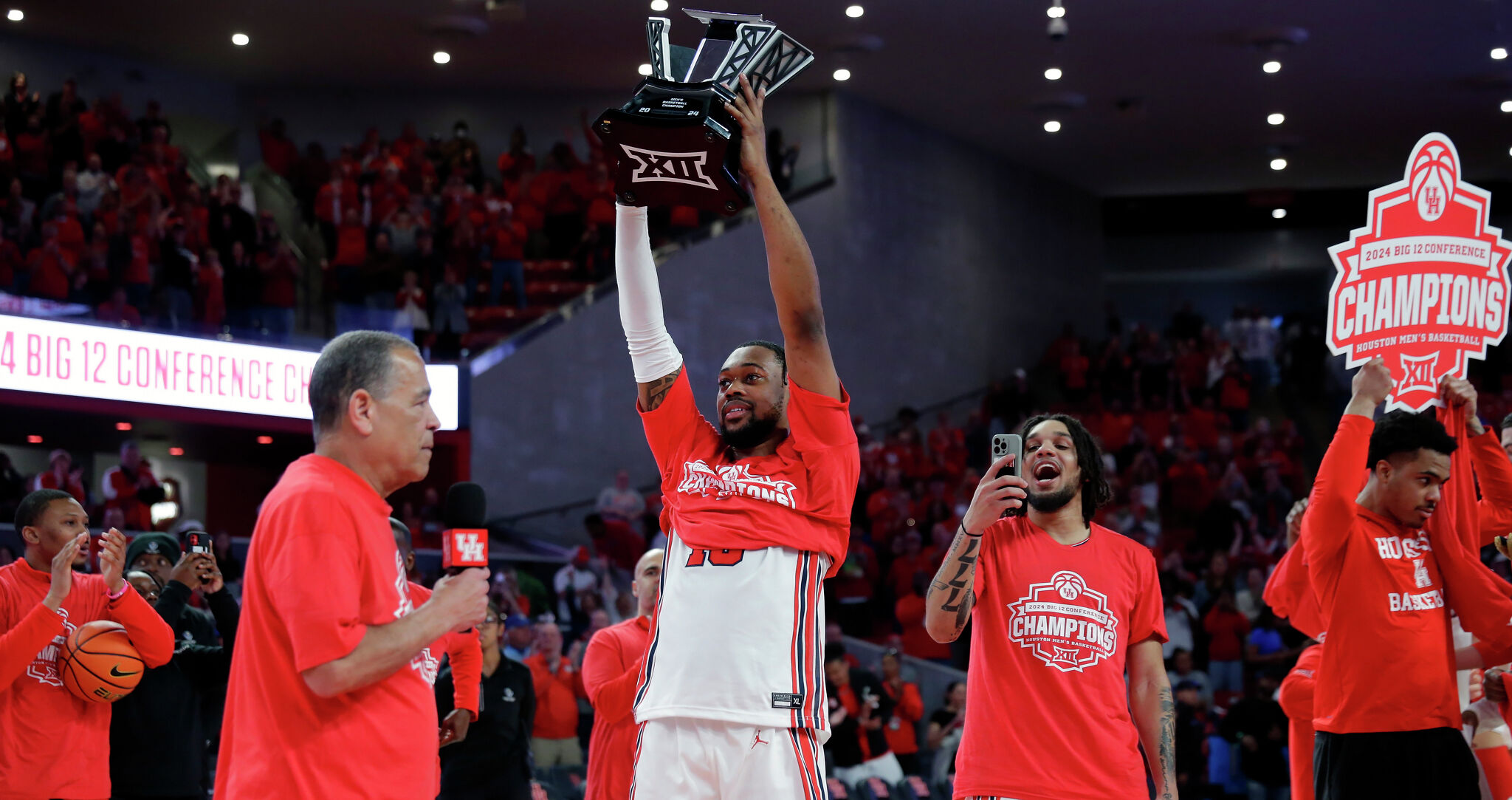 PREVIEW: #8 Kansas Jayhawks Basketball vs #4 Houston Cougars in Must-Win  for KU's Big 12 Title Hopes 