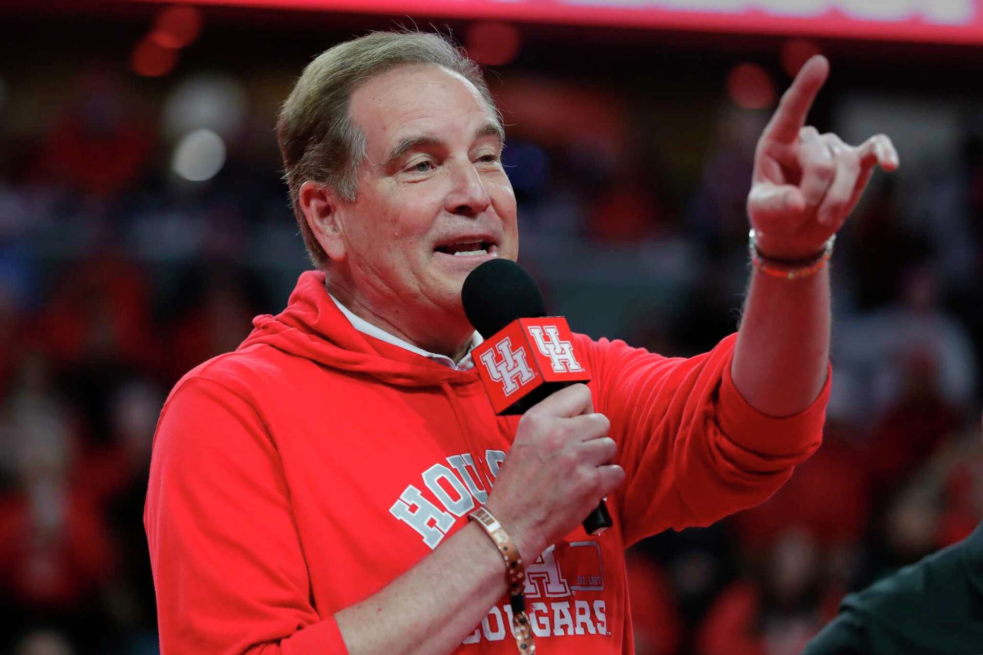 UH alumnus Jim Nantz left speechless by recognition from school