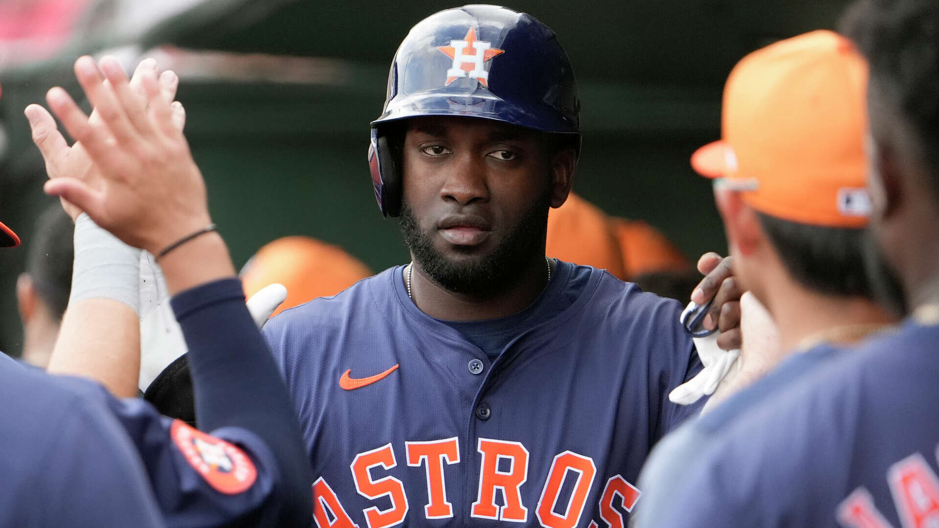 Houston Astros: Yordan Alvarez warming up at spring training