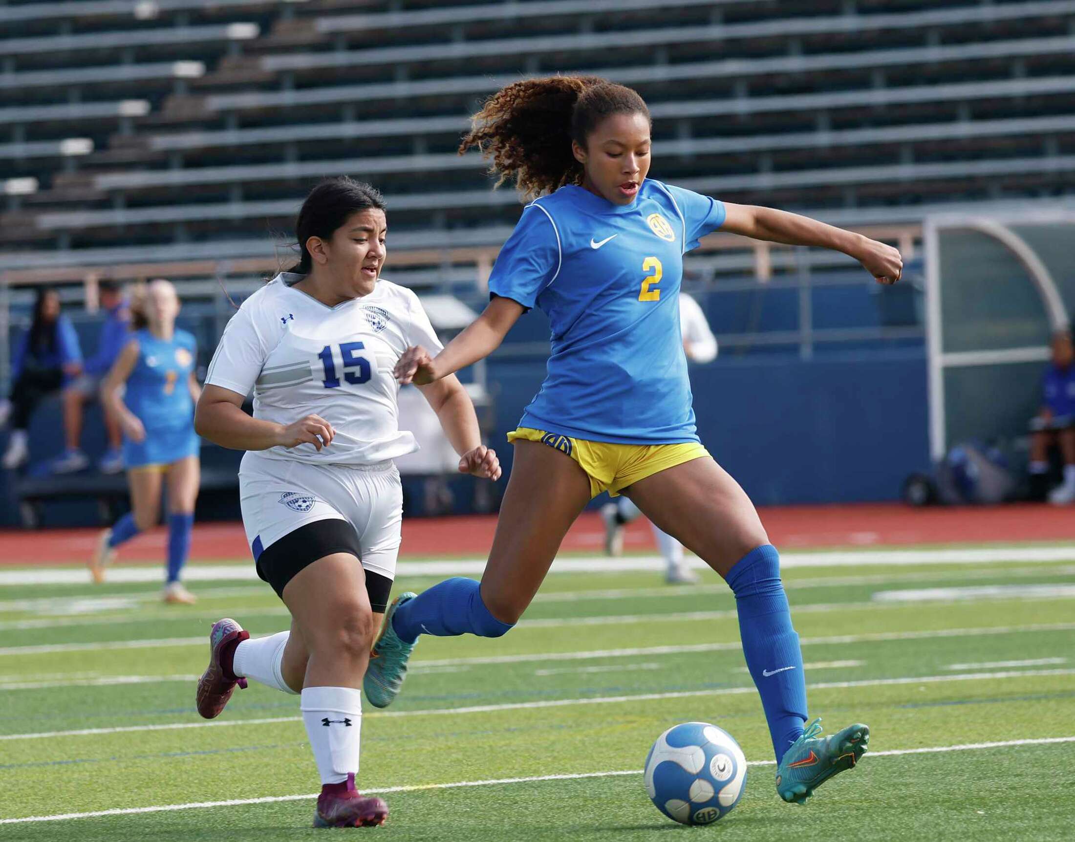 Alamo Heights clinches District 27-5A crown on Cunningham’s hat trick