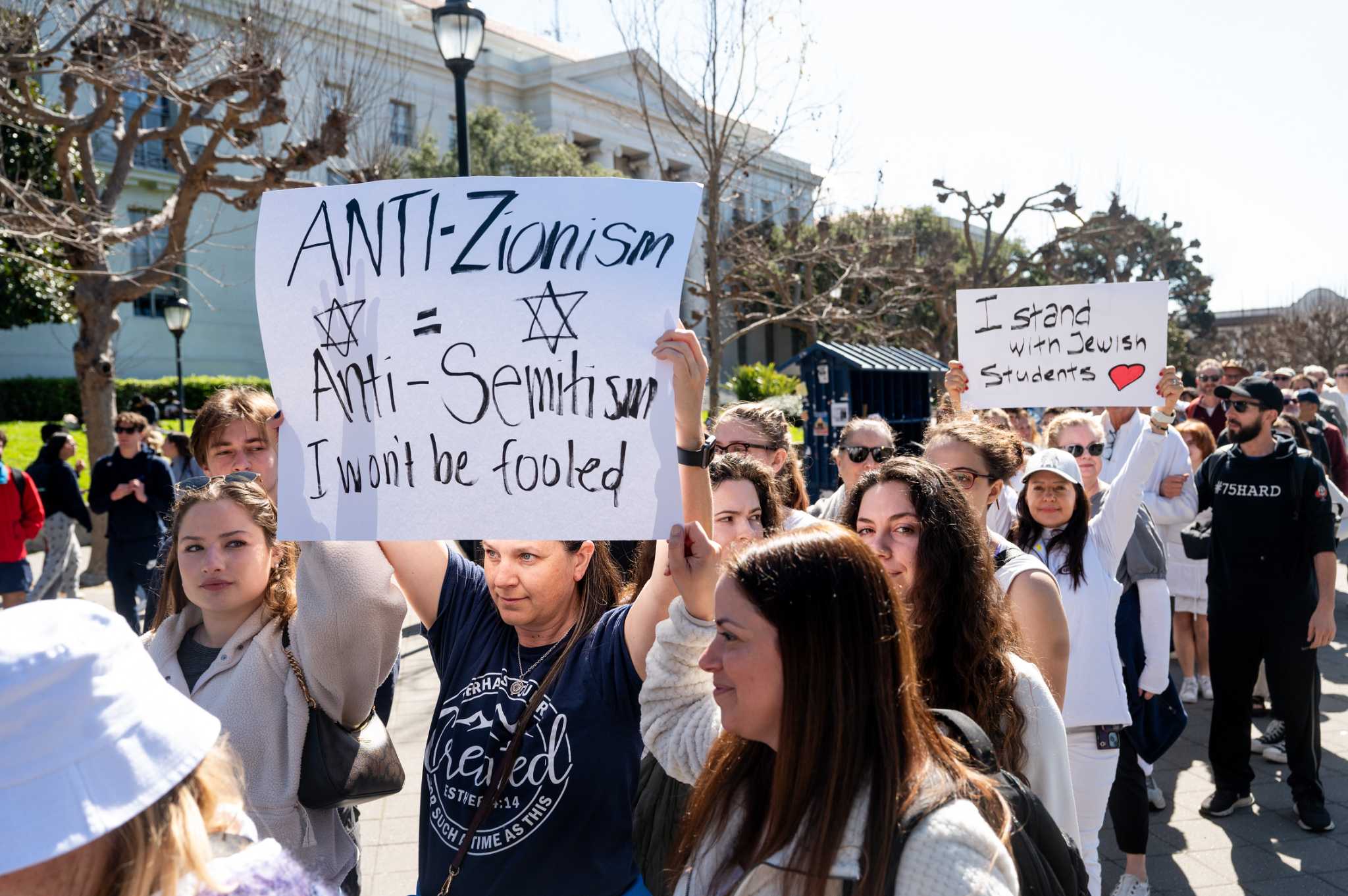 Pro-Israeli speaker back at Berkeley after violent protest - Los Angeles  Times