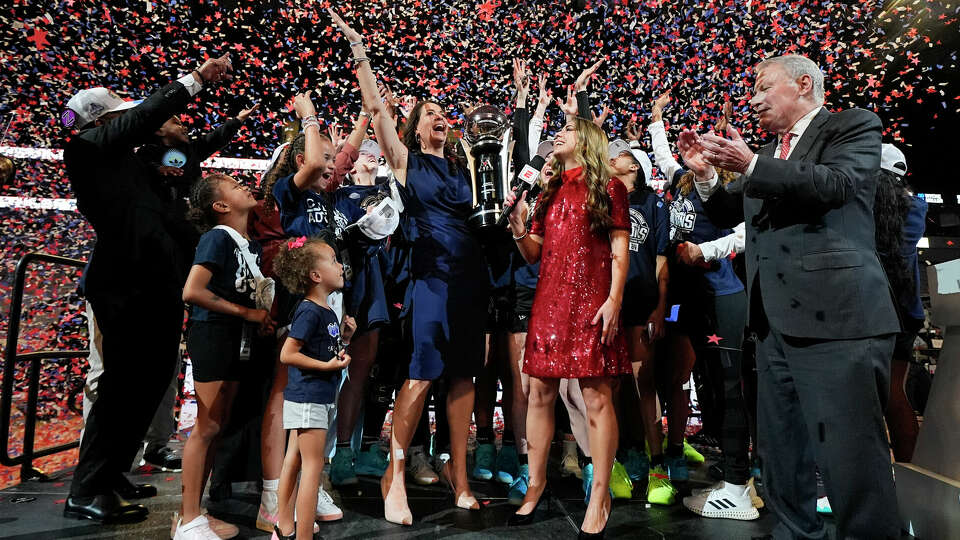 Rice head coach Lindsay Edmonds, center left, reacts with her team on stage after defeating East Carolina 61-41 during an NCAA college basketball game for the American Athletic Conference tournament championship, Wednesday, March 13, 2024, in Fort Worth, Texas. (AP Photo/Julio Cortez)