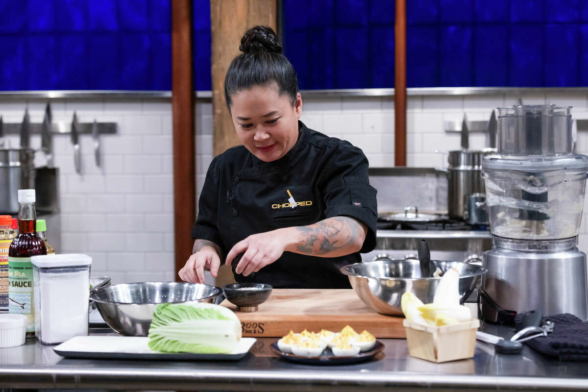 Le will compete in a special truffle episode of Chopped next week.