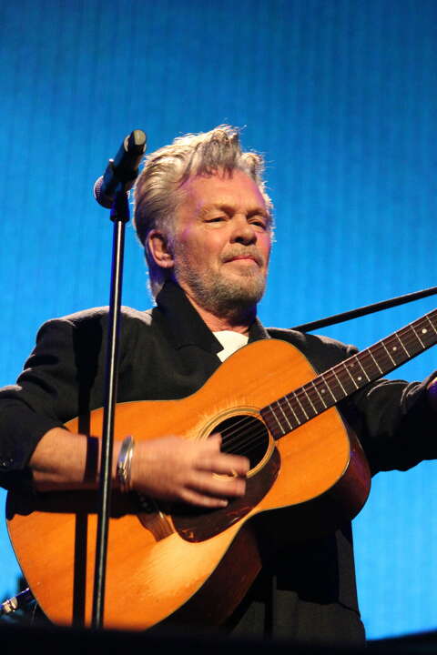 Review: Mellencamp shines in showcase of '80s hits