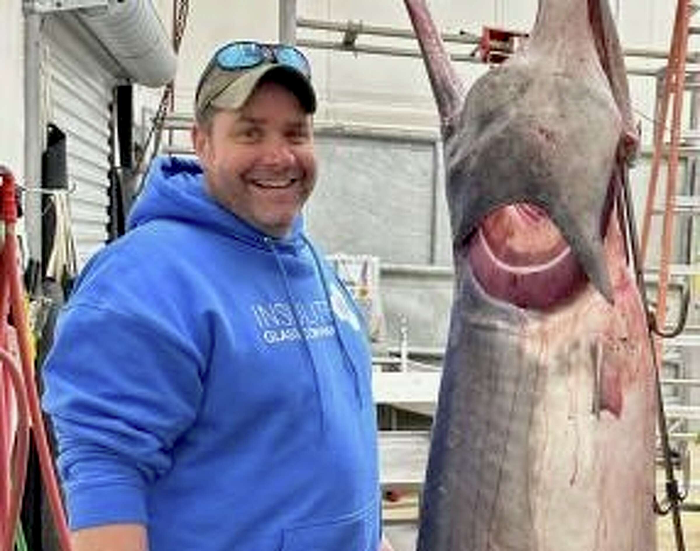 Kansas angler sets new world record with paddlefish snag in Missouri