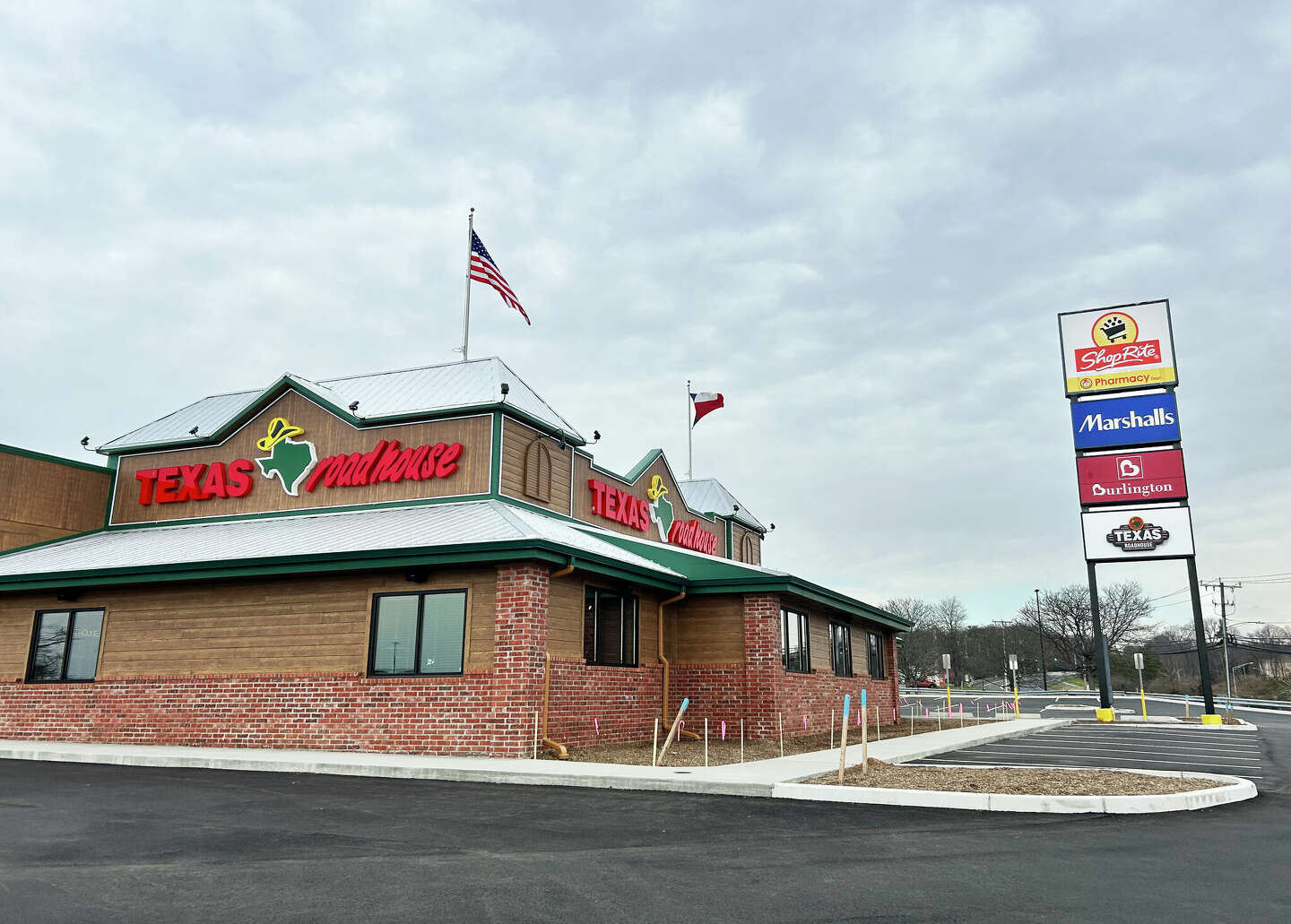 New Texas Roadhouse opens in Cromwell at old Ruby Tuesday site