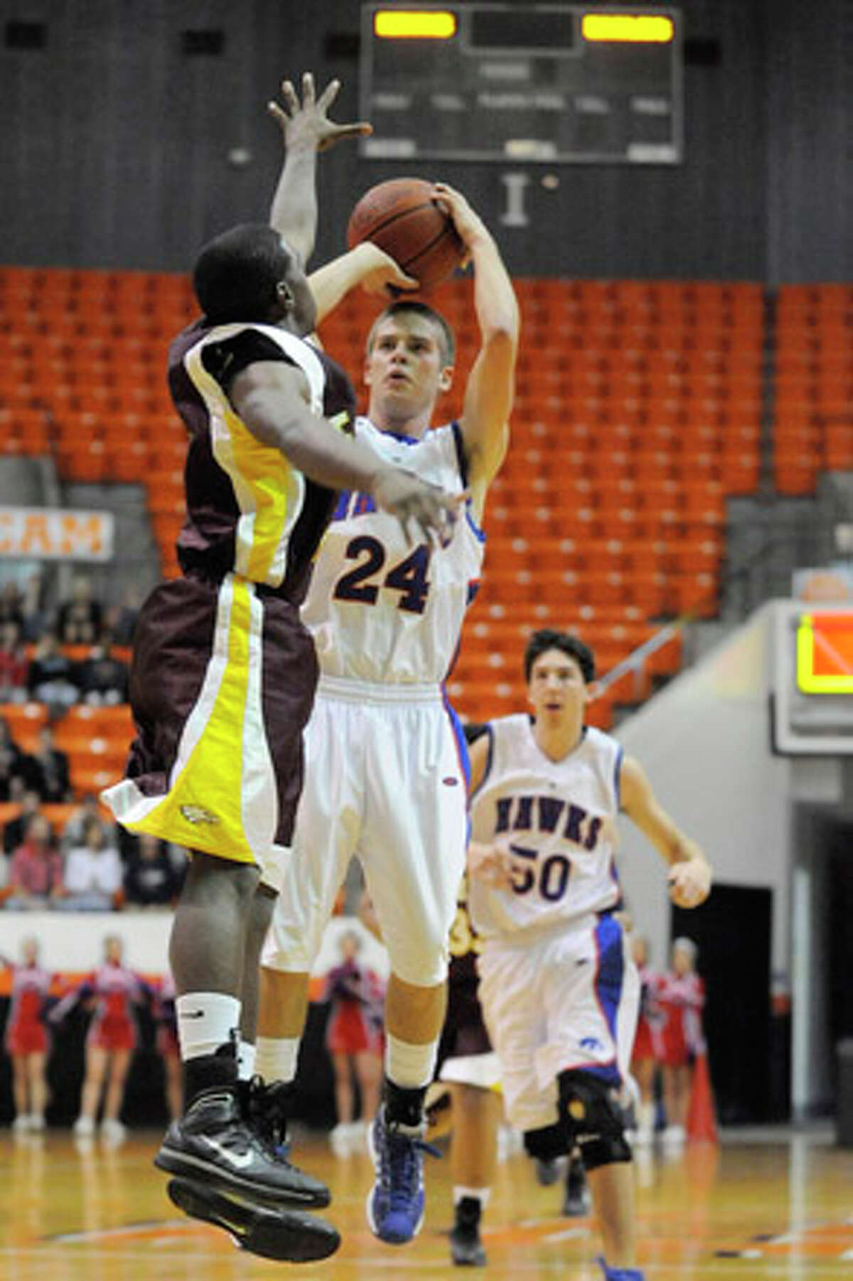 Hardin-Jefferson 58-53 Over Fairfield