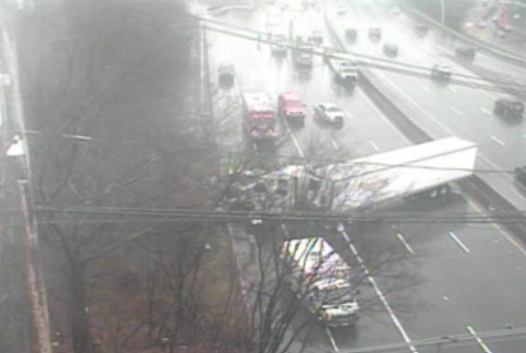 DOT: I-95 south in Norwalk closed after tractor-trailer jackknifes