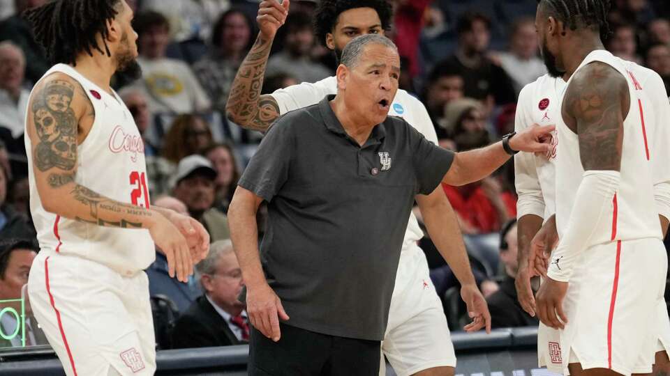 Houston Cougars head coach Kelvin Sampson, center, talks with guard Jamal Shead, right, during the second half of a college basketball game in the second round of the men's NCAA Tournament at FedExForum on Sunday, March 24, 2024, in Memphis, Tenn.