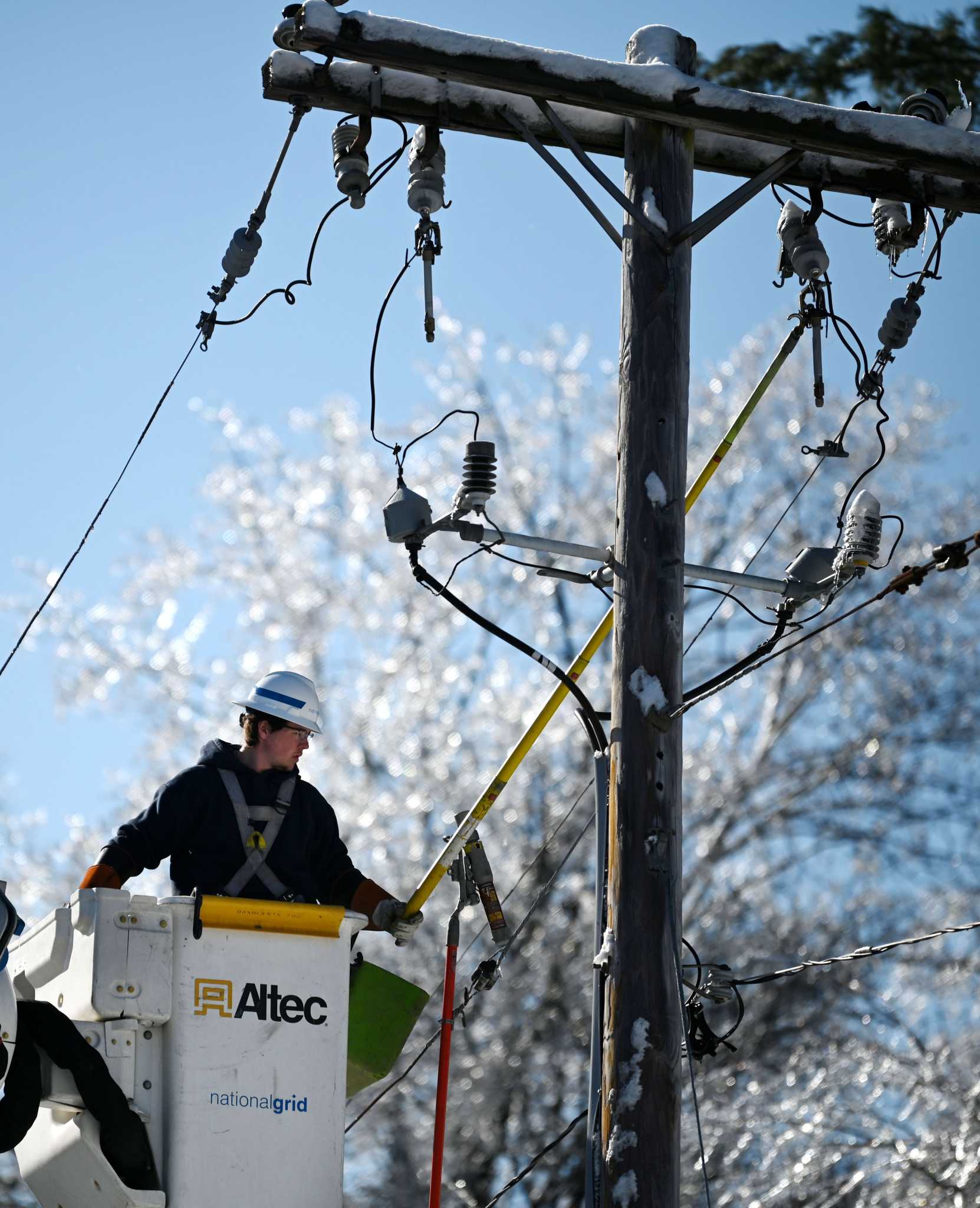 Power outages reported in Saratoga County, Washington County