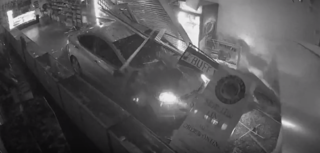 Video shows thieves crashing into Fairfield smoke shop, police say