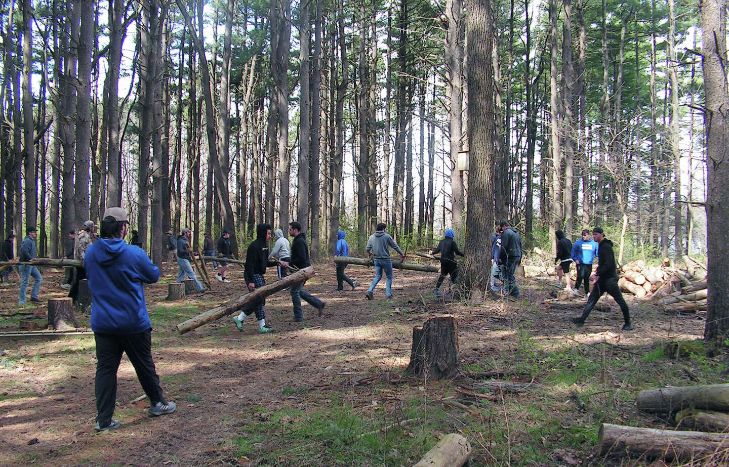 Illinois College football team helps Jacksonville Youth Camp cleanup