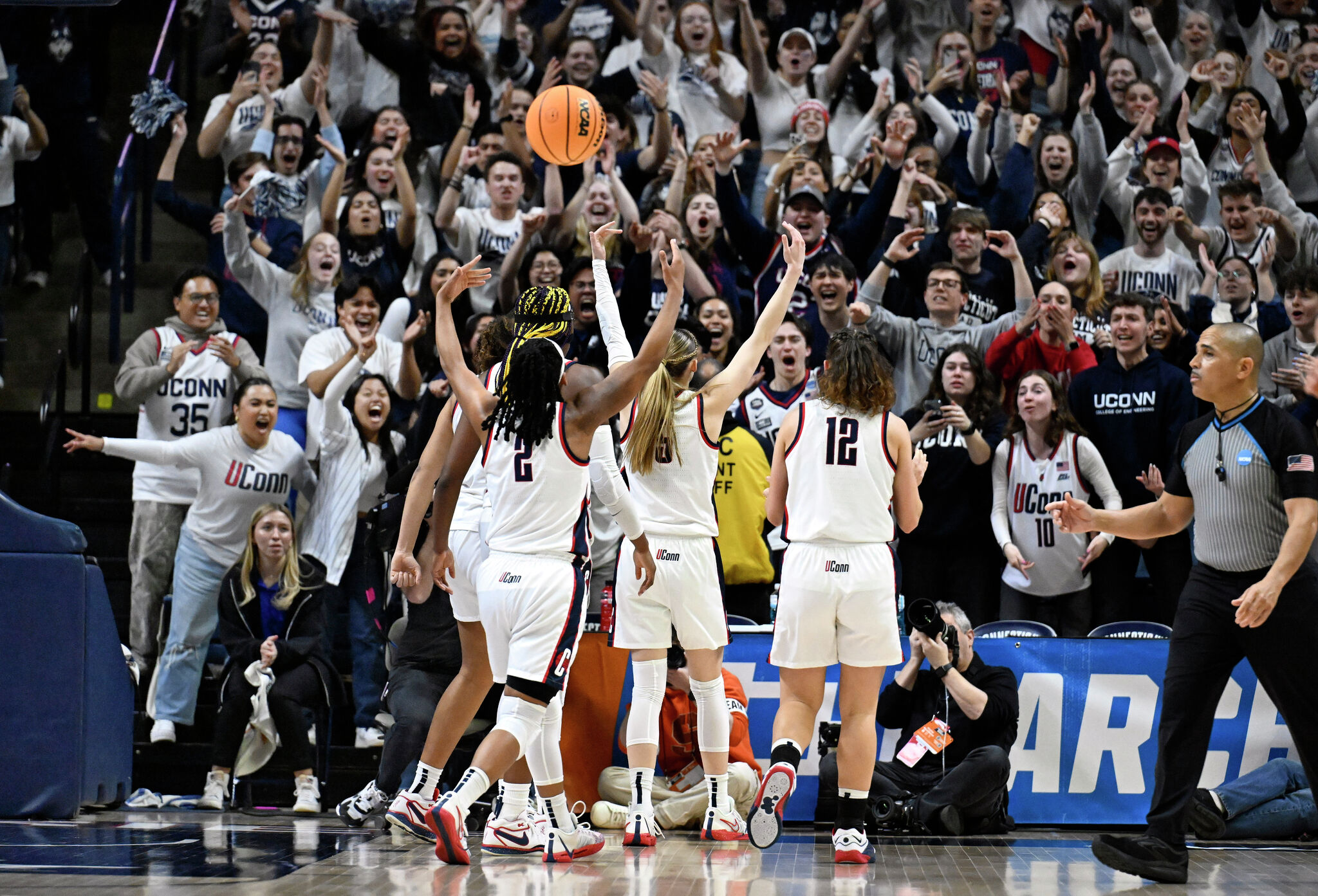 UConn women's basketball advances to March Madness Sweet 16