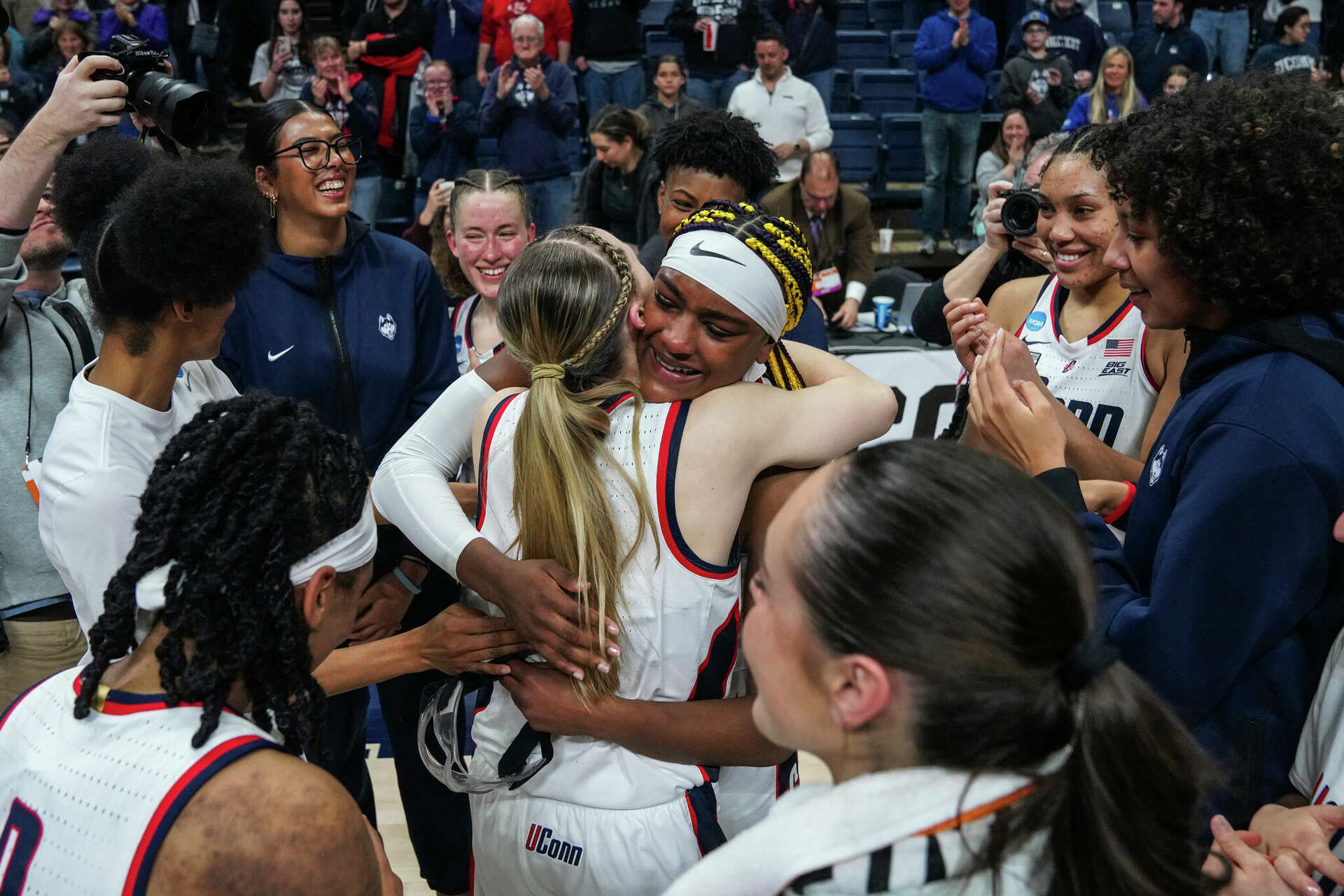 Paige Bueckers, Aaliyah Edwards, Nika Mühl On Last UConn Ride Together