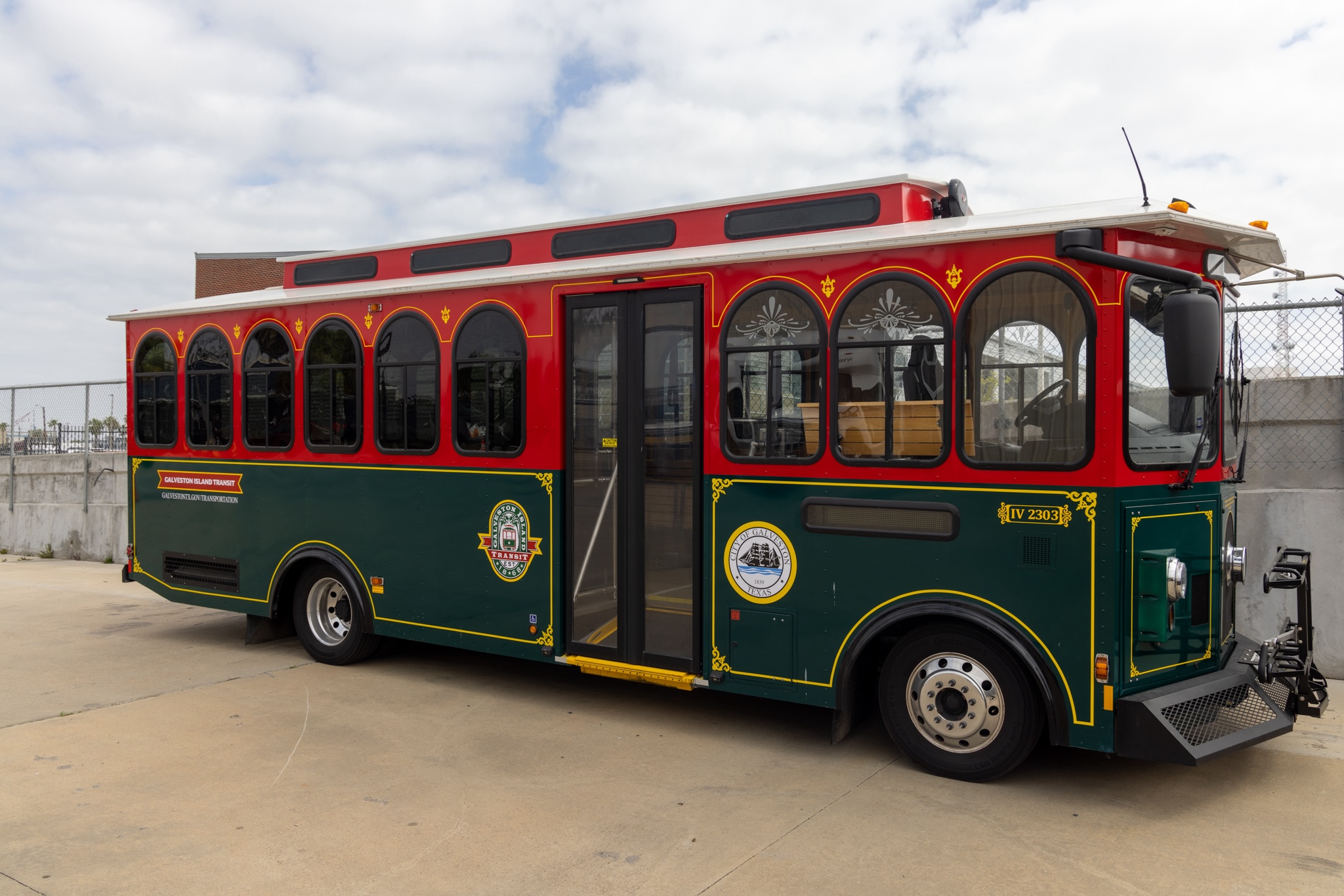 Galveston's new retro bus designs a hit with locals