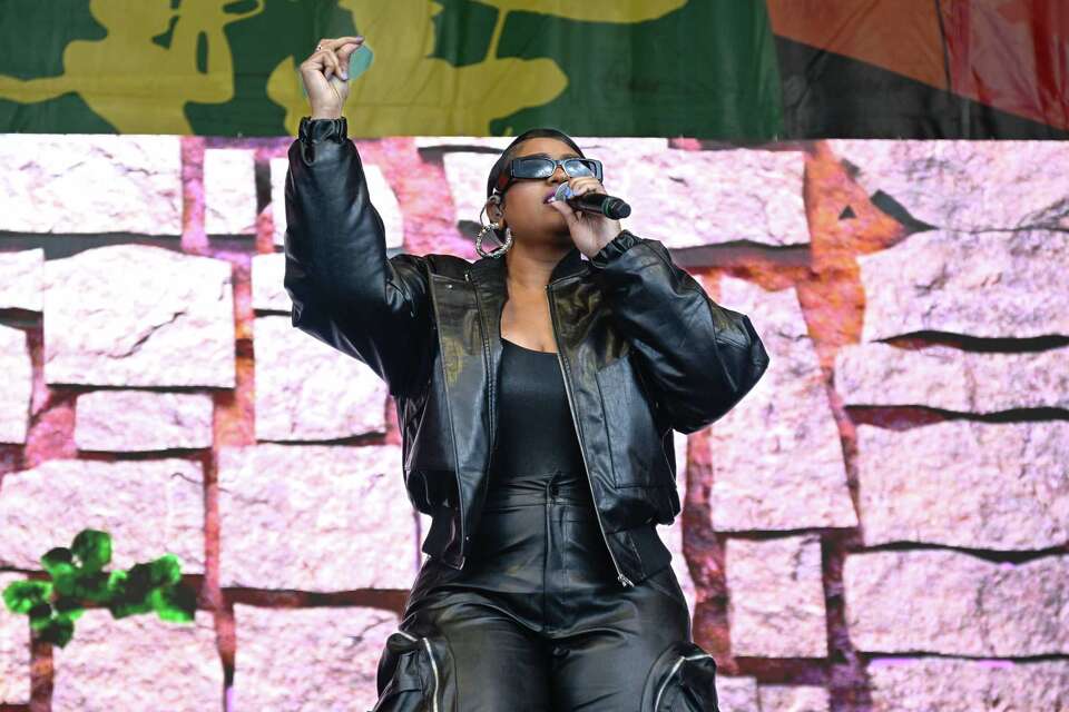 Maxwell to bring the Serenade Tour to Oakland this summer