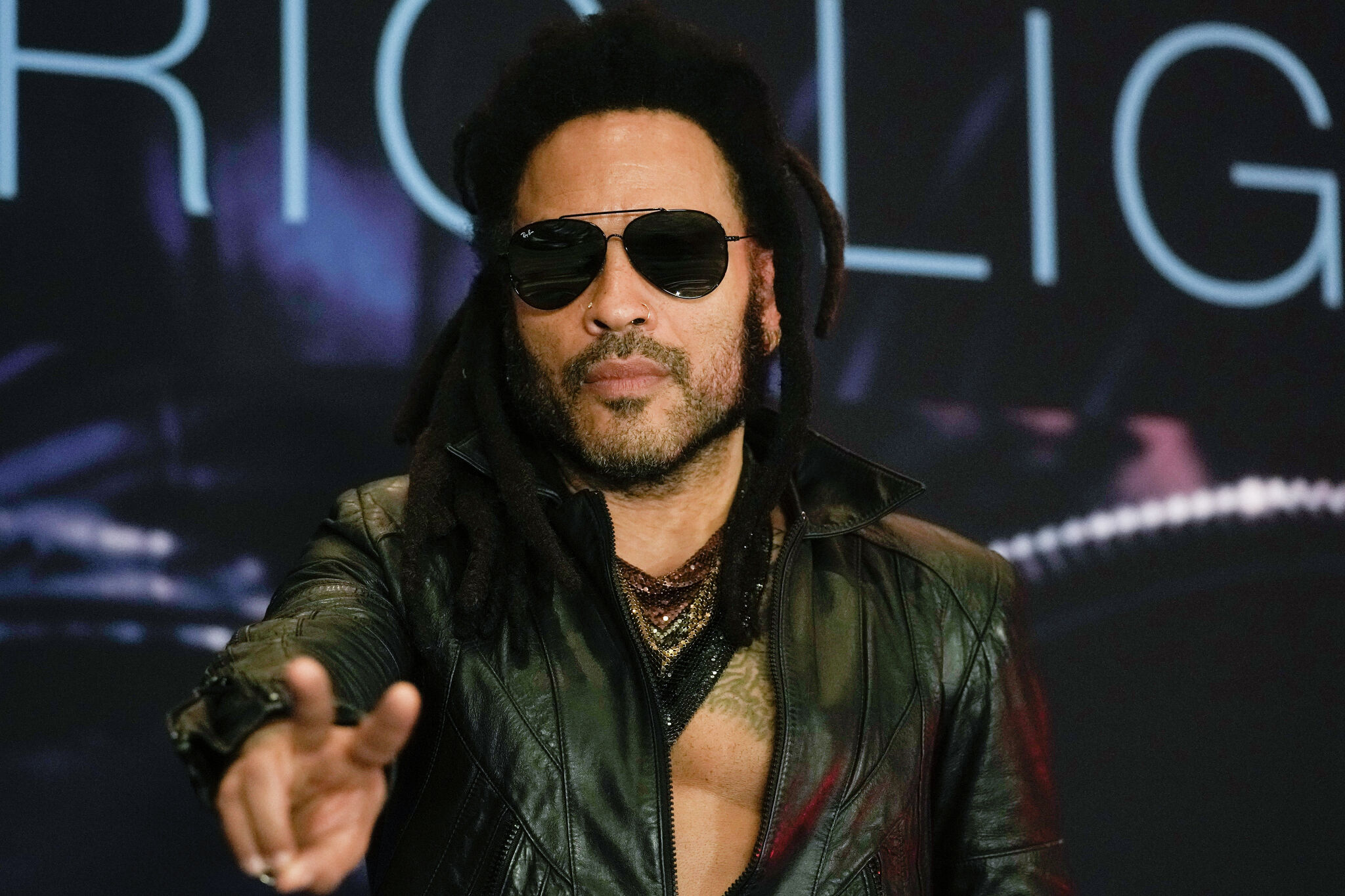 Lenny Kravitz visits Texas-based Buc-ee's for the first time