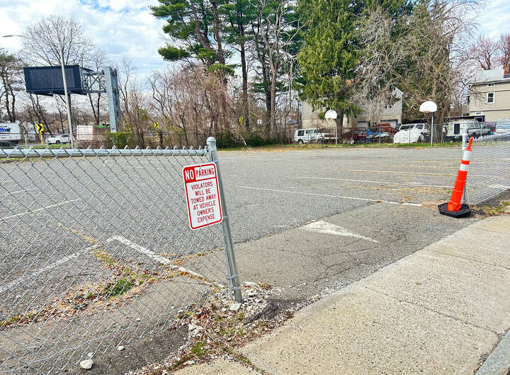 More parking coming to Middletown with demo of dry cleaning building