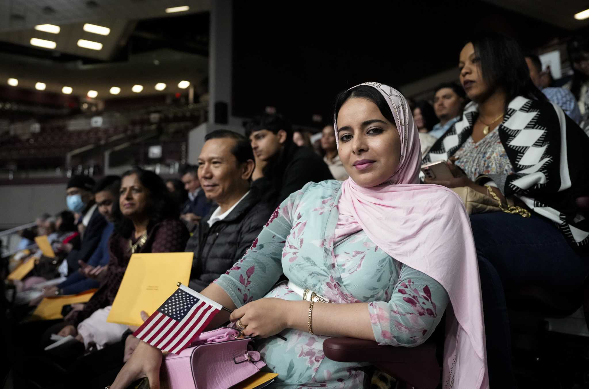 Texas Republican leaders oppose immigration as jobs go unfilled - Vimarsana News