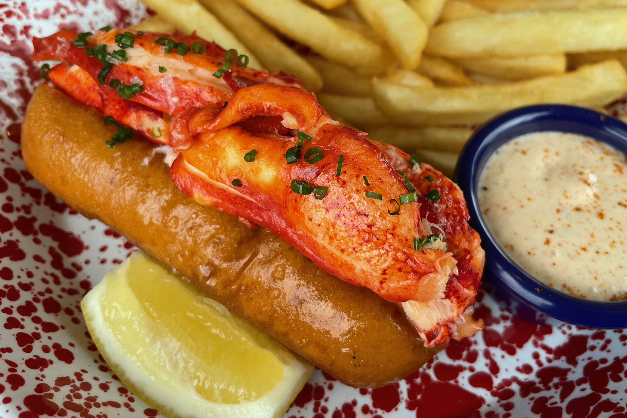 LA restaurant behind viral lobster roll opens on SF waterfront