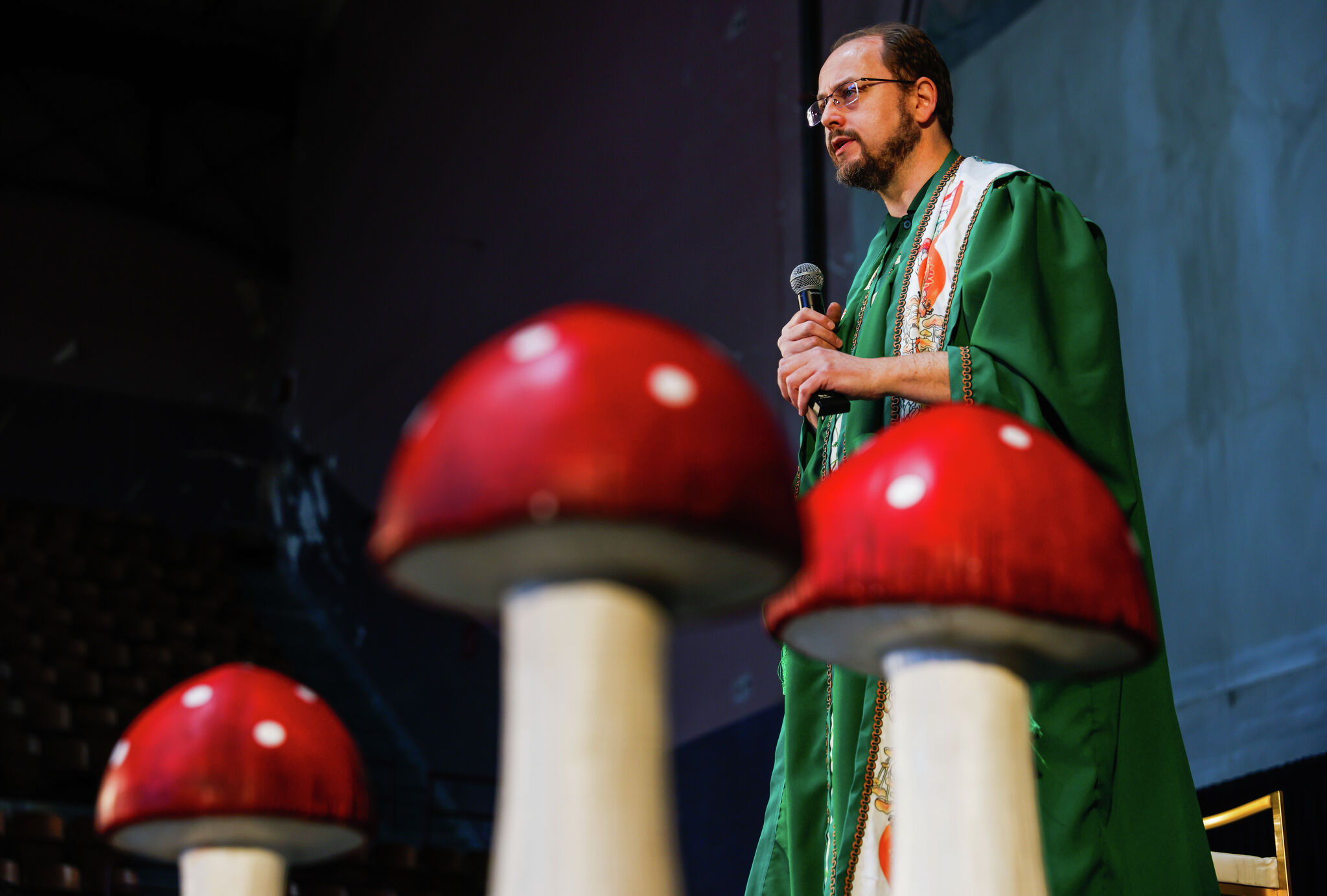 Hundreds back magic mushrooms at Oakland wellness conference