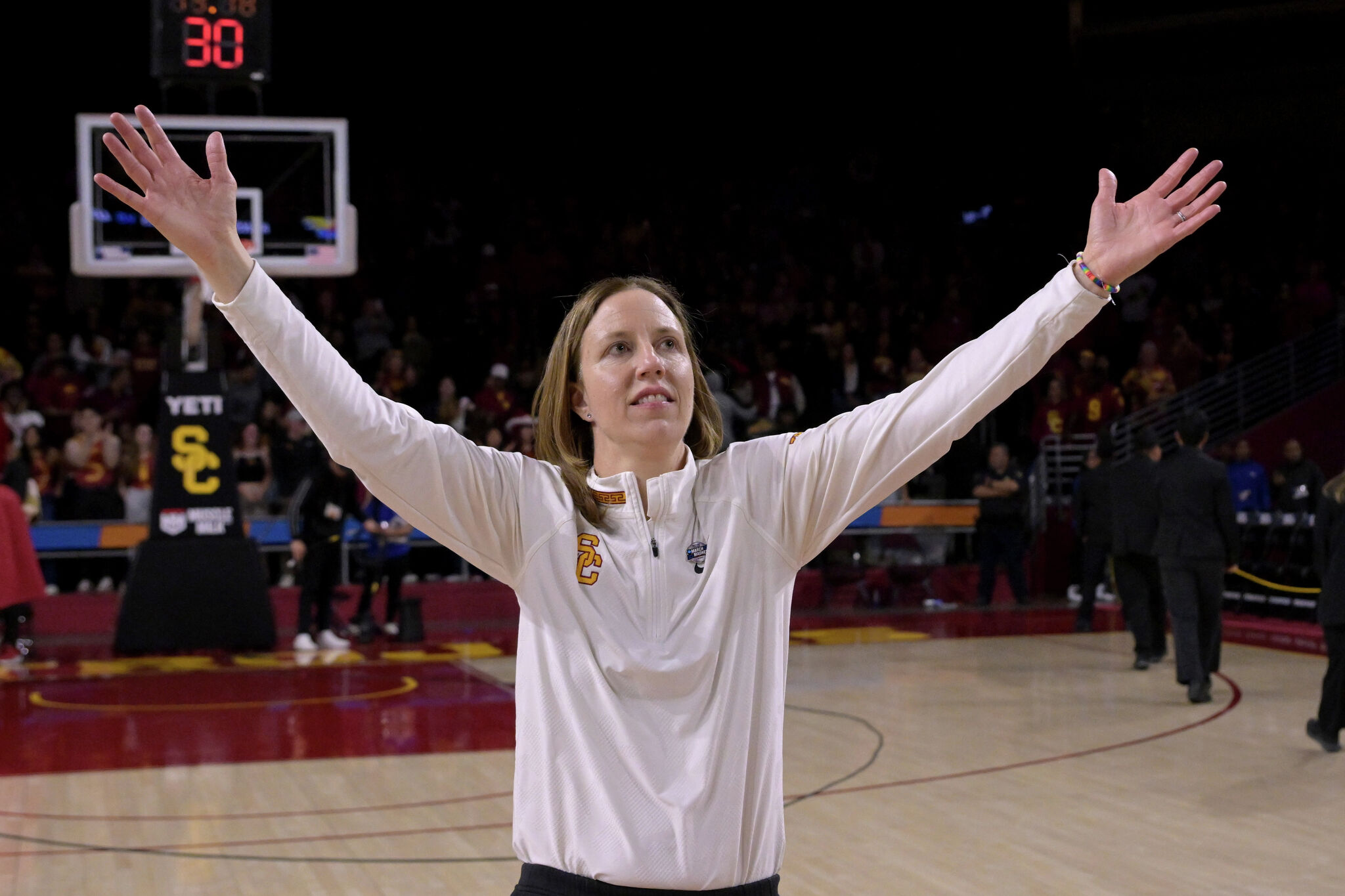 UConn coach Geno Auriemma 'proud' of USC coach Lindsay Gottlieb