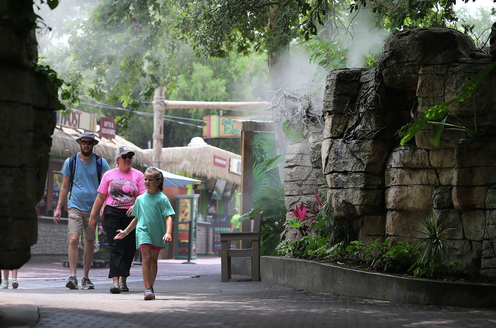 San Antonio Zoo offers $8 admission for Locals Day on Sunday