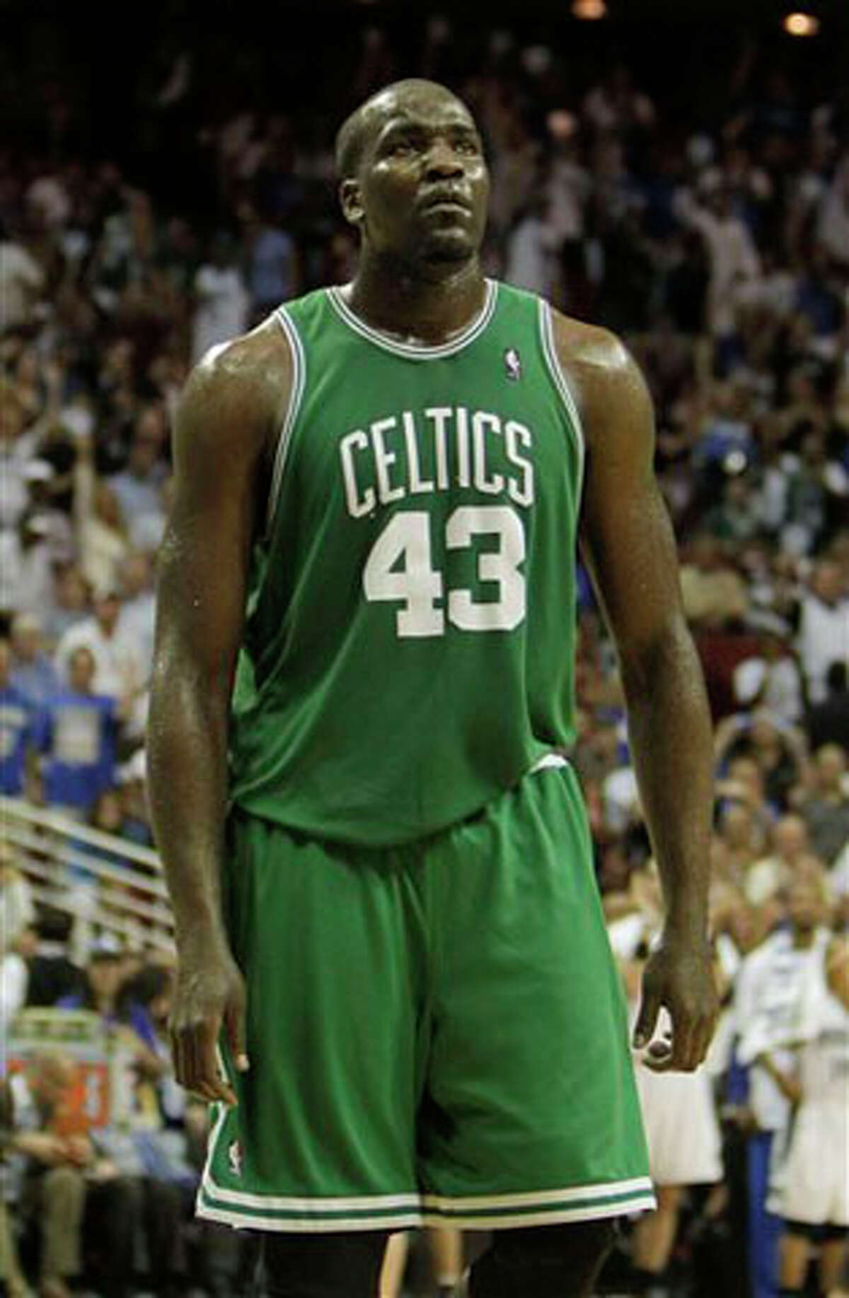 Ozen's Kendrick Perkins with the Celtics