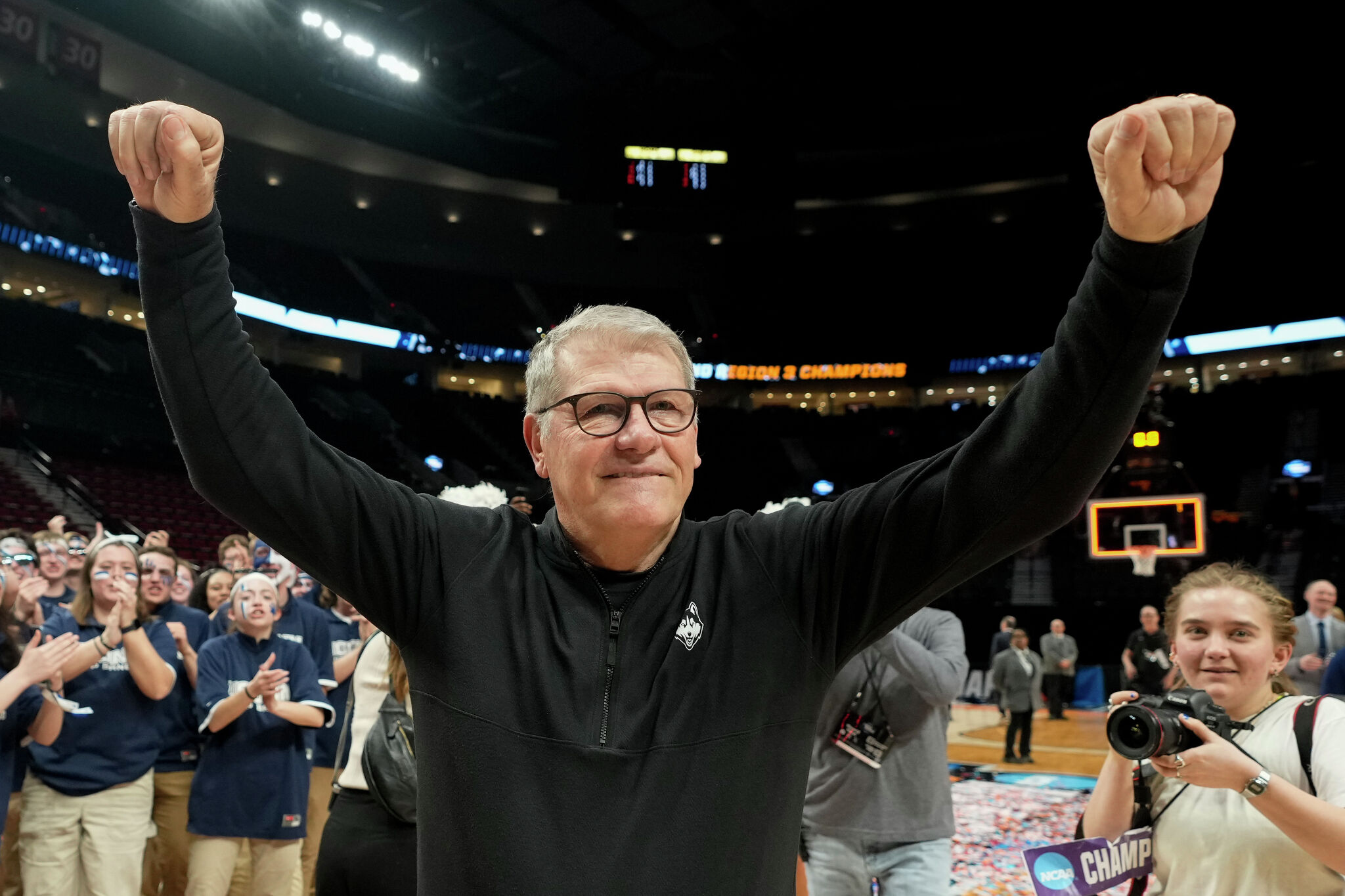 UConn's Geno Auriemma Marks 40th Season With Drive Down Memory Lane