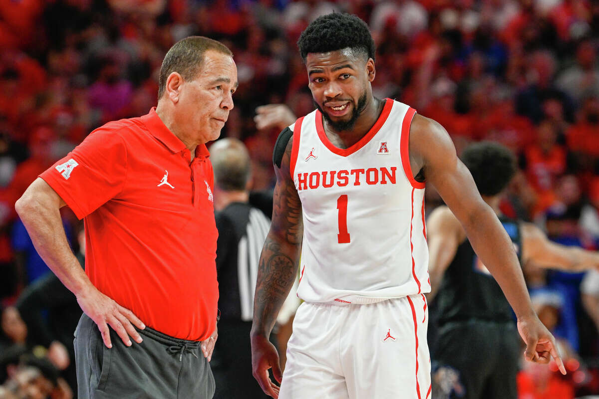 HOUSTON, TX - FEBRUARY 19: Houston Cougars head coach Kelvin Sampson coaches Houston Cougars guard Jamal Shead (1) during a stoppage of play during the basketball game between the Memphis Tigers and Houston Cougars at the Fertitta Center on February 19, 2023 in Houston, Texas. (Photo by Ken Murray/Icon Sportswire via Getty Images)